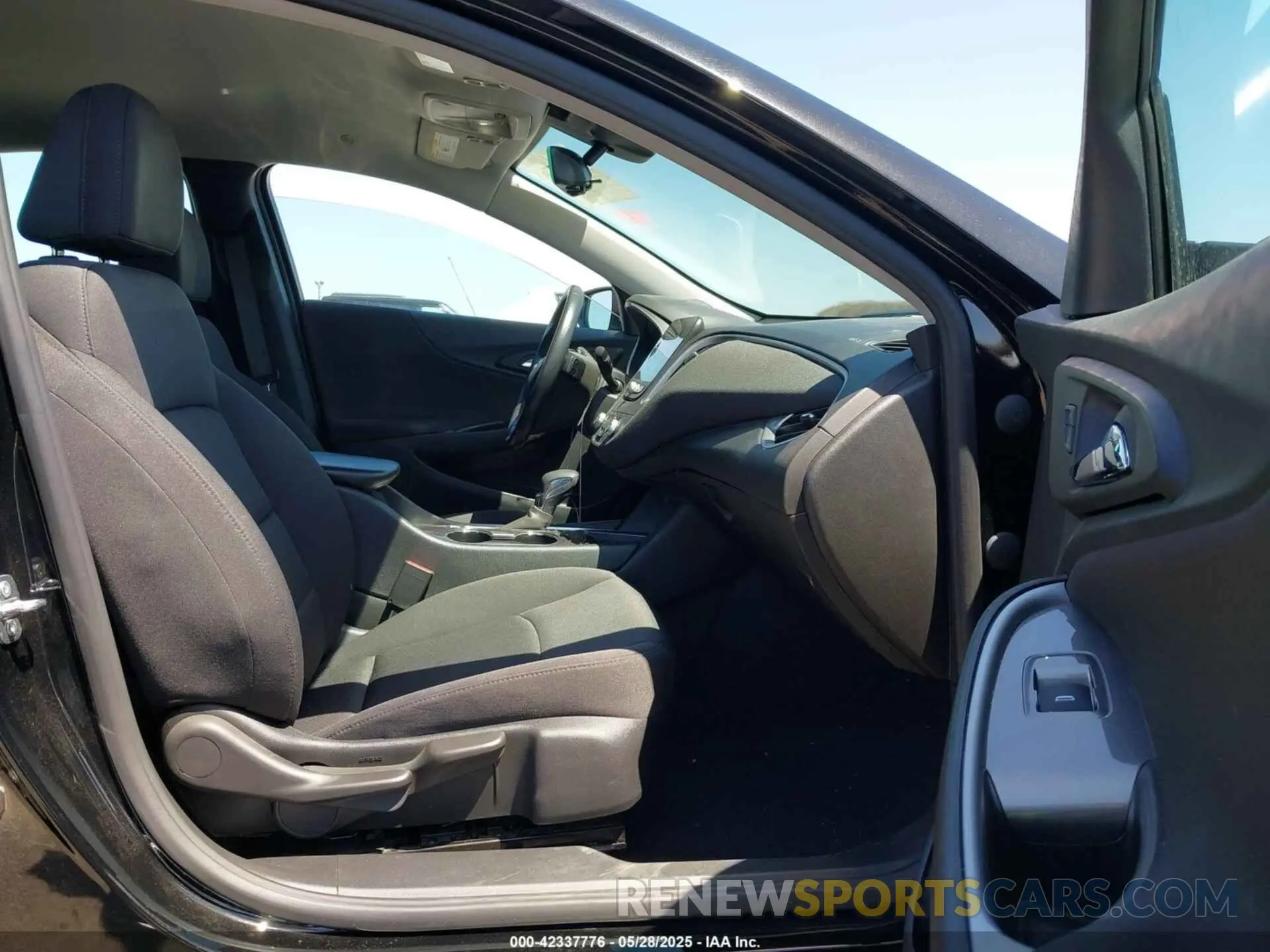 5 Photograph of a damaged car 1G1ZG5ST9NF102157 CHEVROLET MALIBU 2022