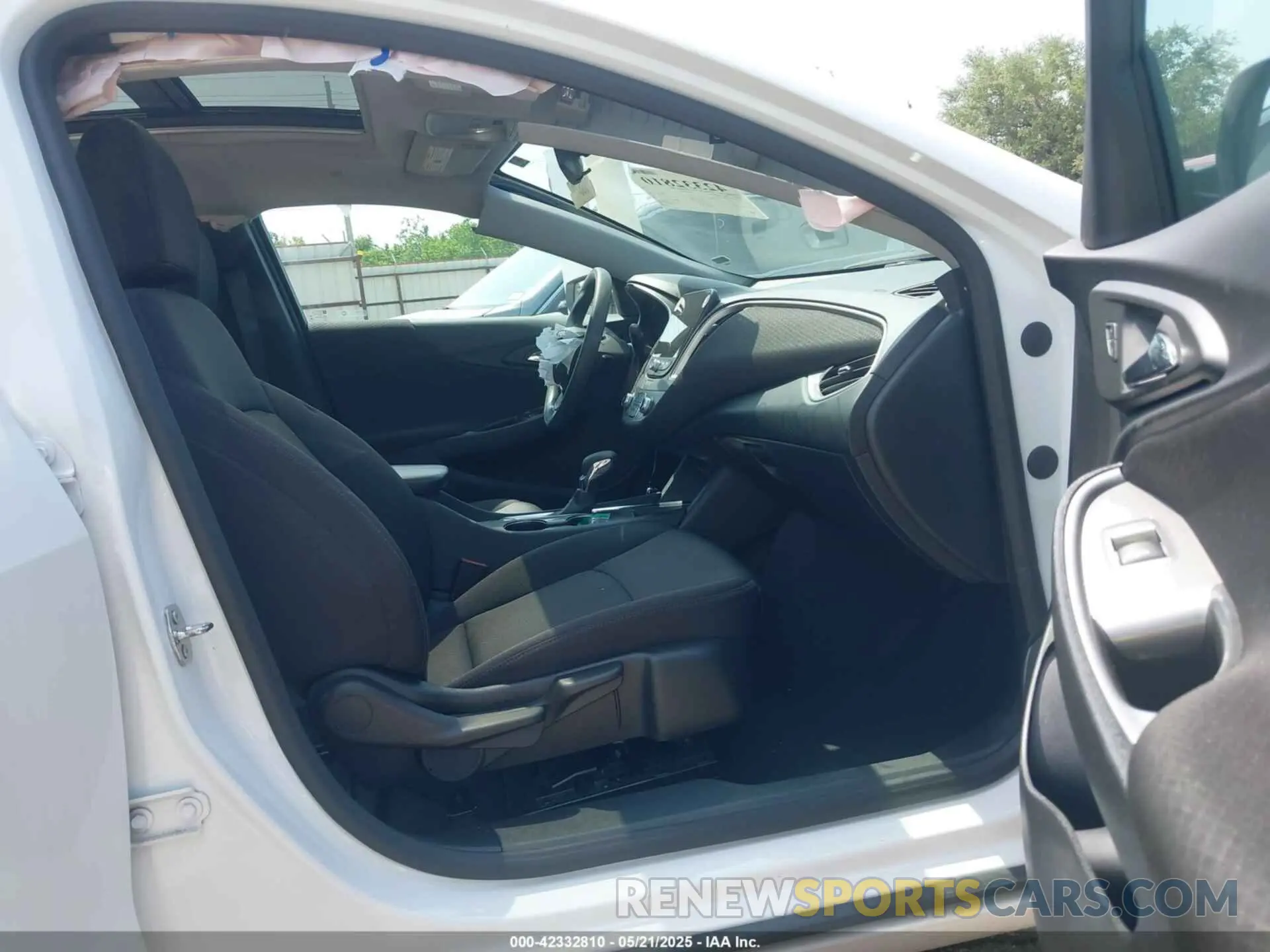 5 Photograph of a damaged car 1G1ZD5ST3RF121091 CHEVROLET MALIBU 2024