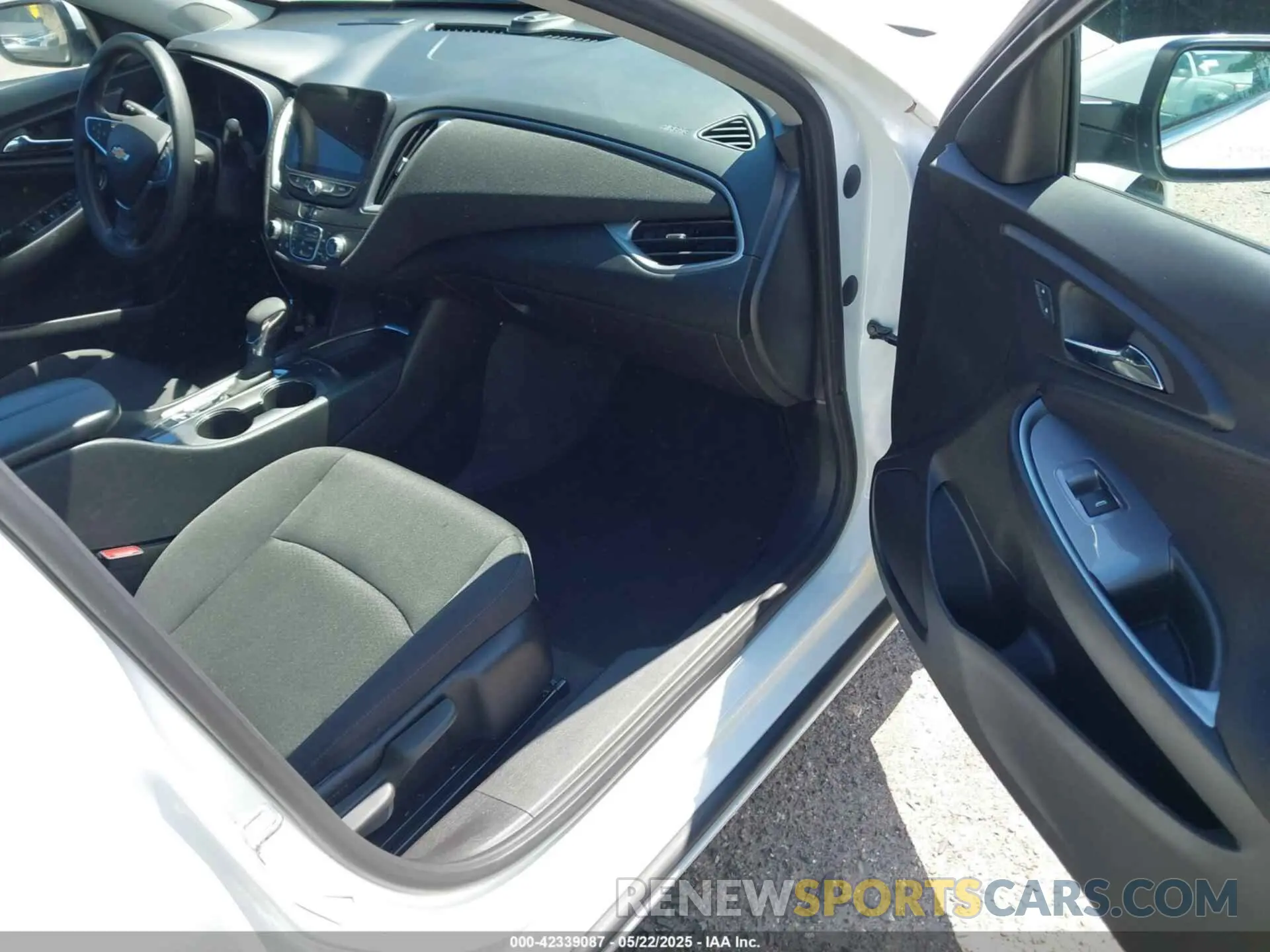5 Photograph of a damaged car 1G1ZD5ST5RF176173 CHEVROLET MALIBU 2024