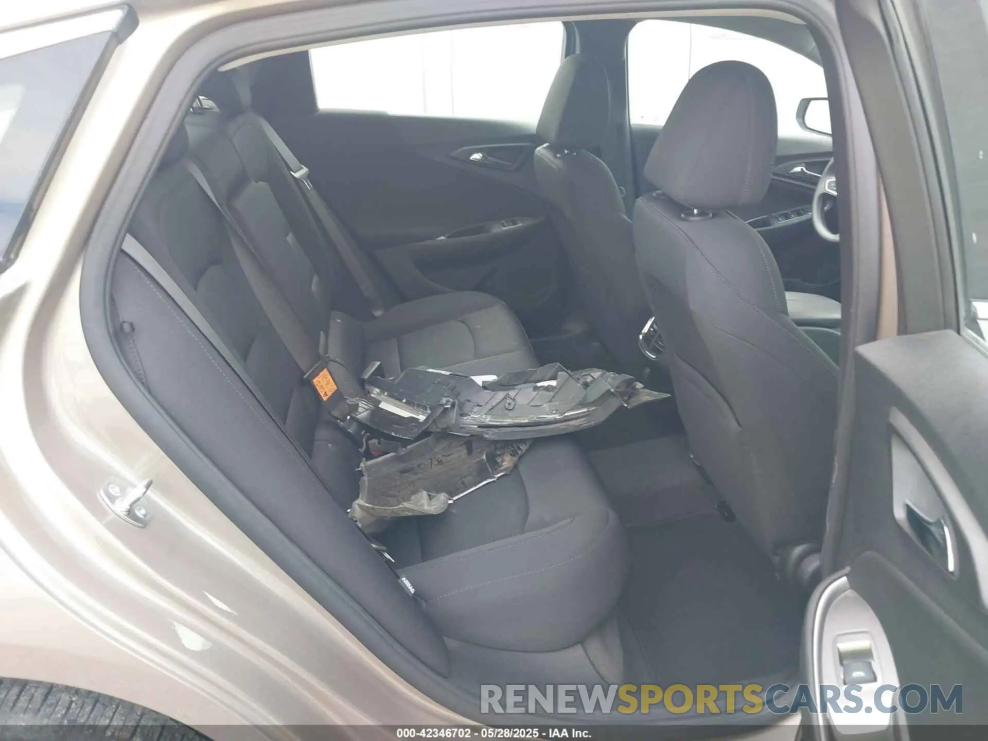 8 Photograph of a damaged car 1G1ZD5ST0SF115643 CHEVROLET MALIBU 2025