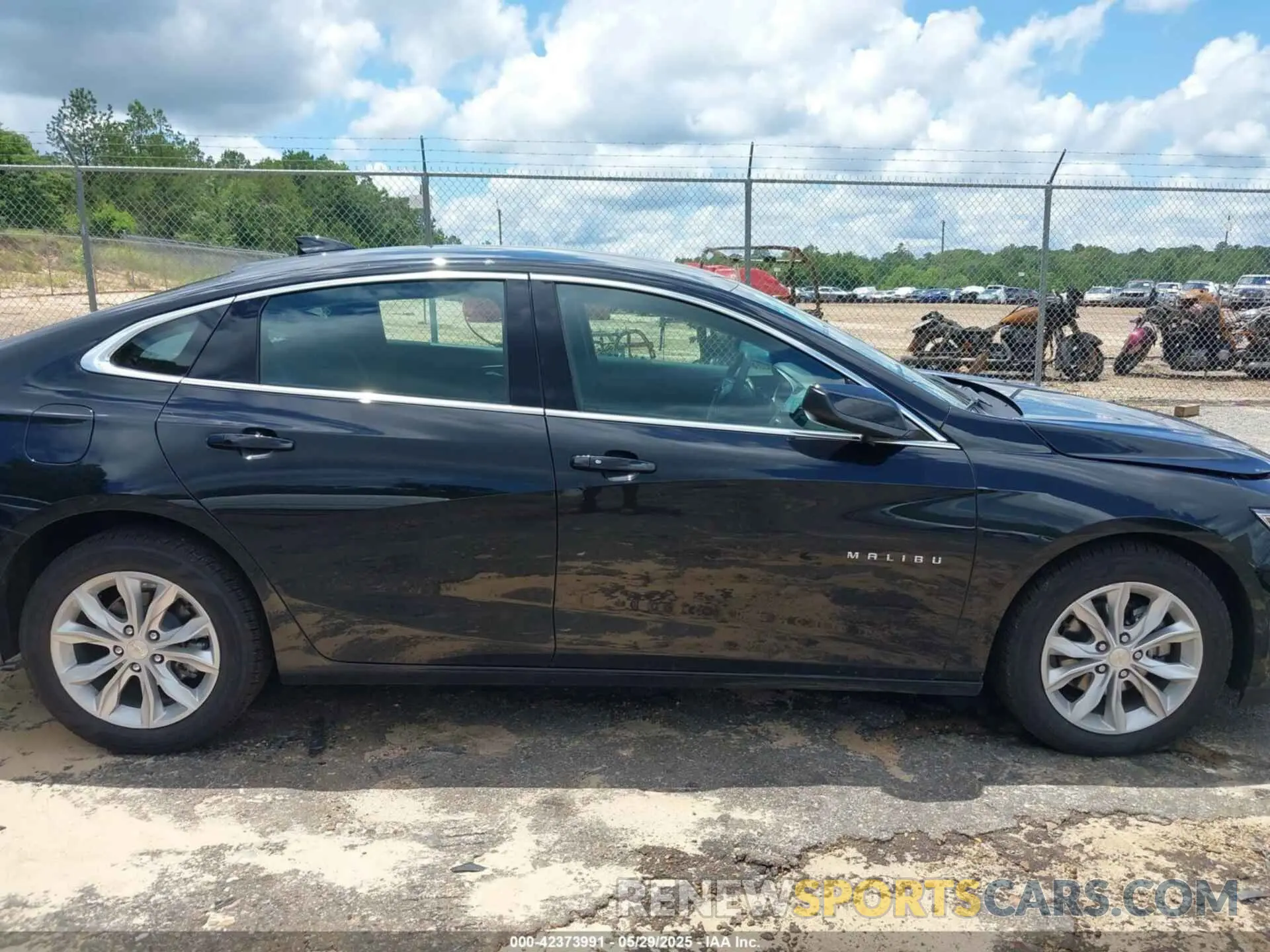 13 Photograph of a damaged car 1G1ZD5ST0SF152935 CHEVROLET MALIBU 2025