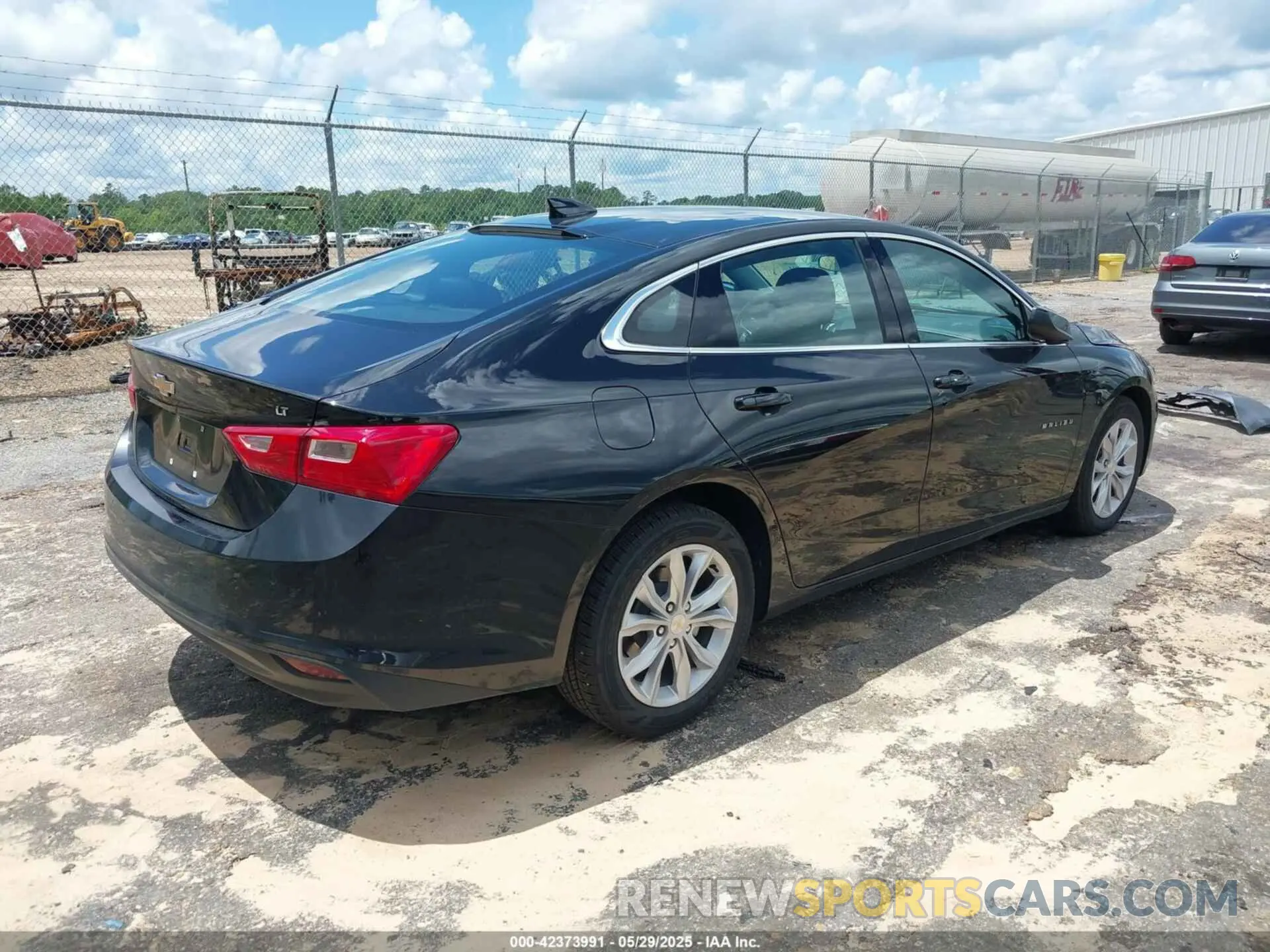 4 Photograph of a damaged car 1G1ZD5ST0SF152935 CHEVROLET MALIBU 2025