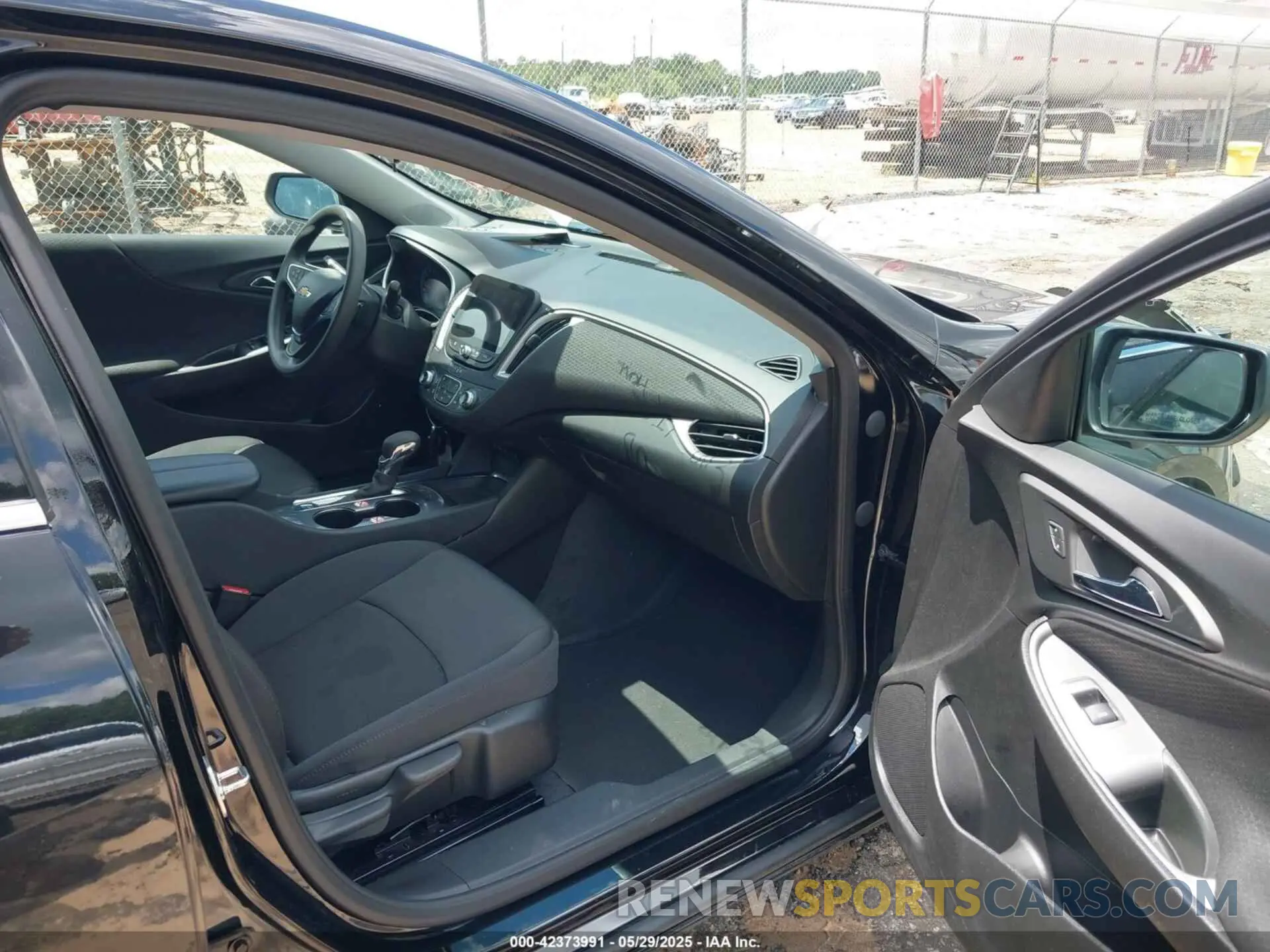 5 Photograph of a damaged car 1G1ZD5ST0SF152935 CHEVROLET MALIBU 2025