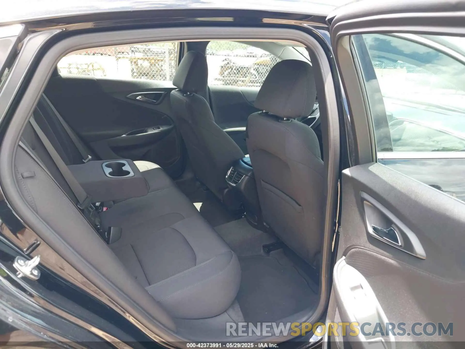8 Photograph of a damaged car 1G1ZD5ST0SF152935 CHEVROLET MALIBU 2025