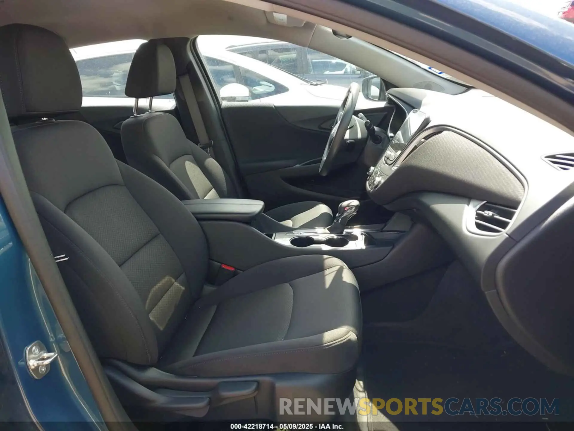 5 Photograph of a damaged car 1G1ZD5ST1SF111729 CHEVROLET MALIBU 2025