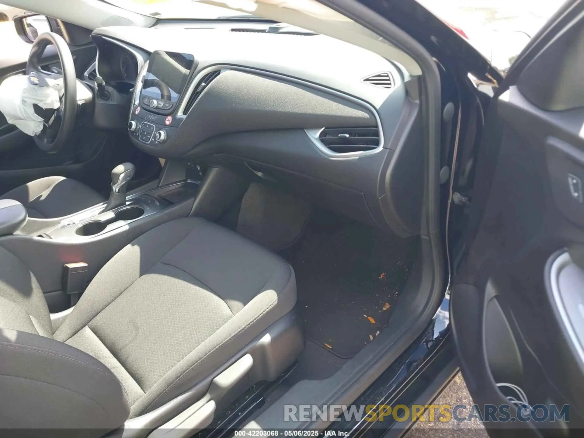 5 Photograph of a damaged car 1G1ZD5ST1SF118891 CHEVROLET MALIBU 2025