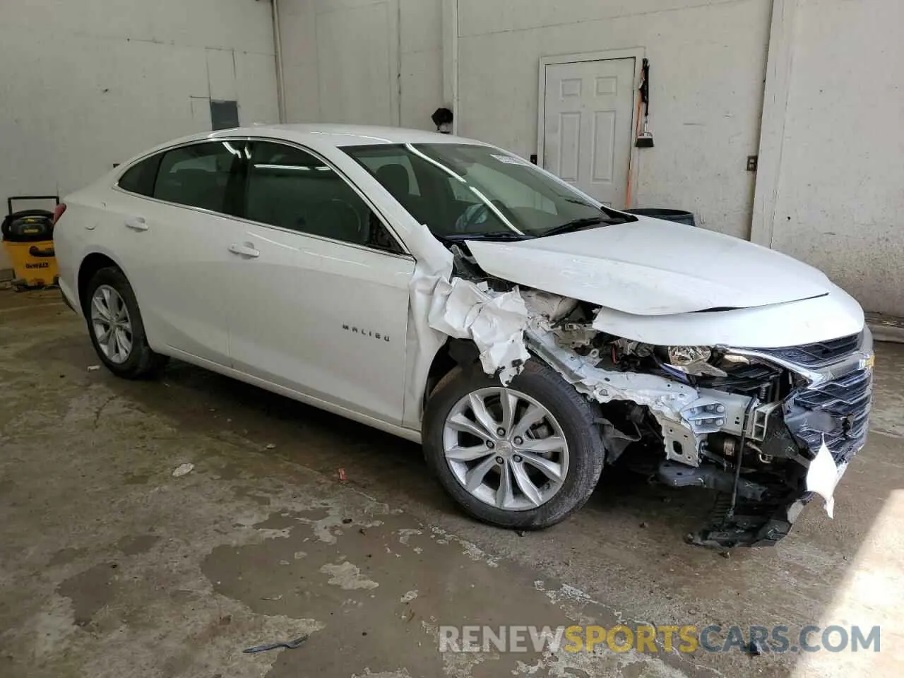 4 Photograph of a damaged car 1G1ZD5ST2SF114381 CHEVROLET MALIBU 2025