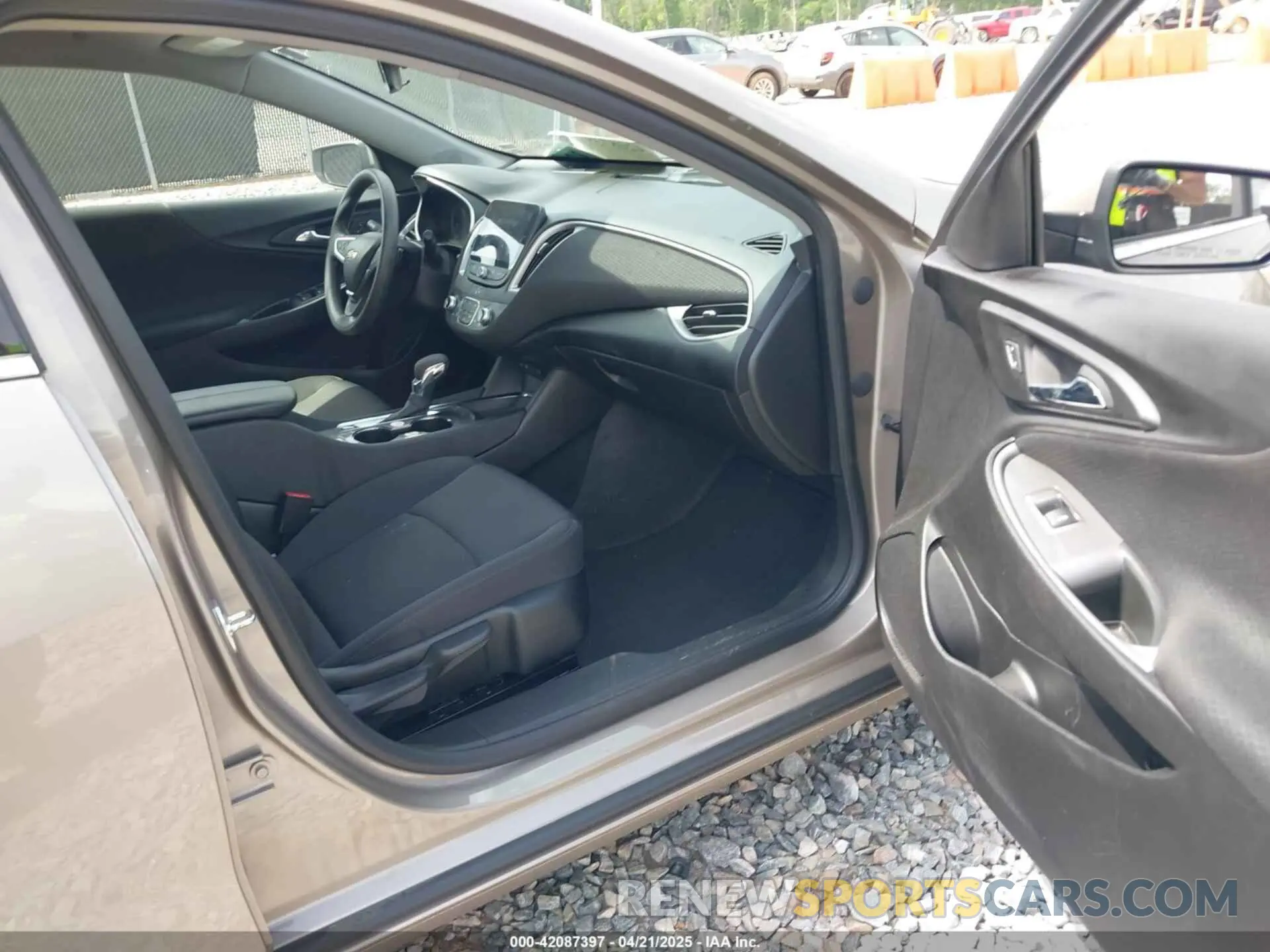 5 Photograph of a damaged car 1G1ZD5ST2SF148224 CHEVROLET MALIBU 2025