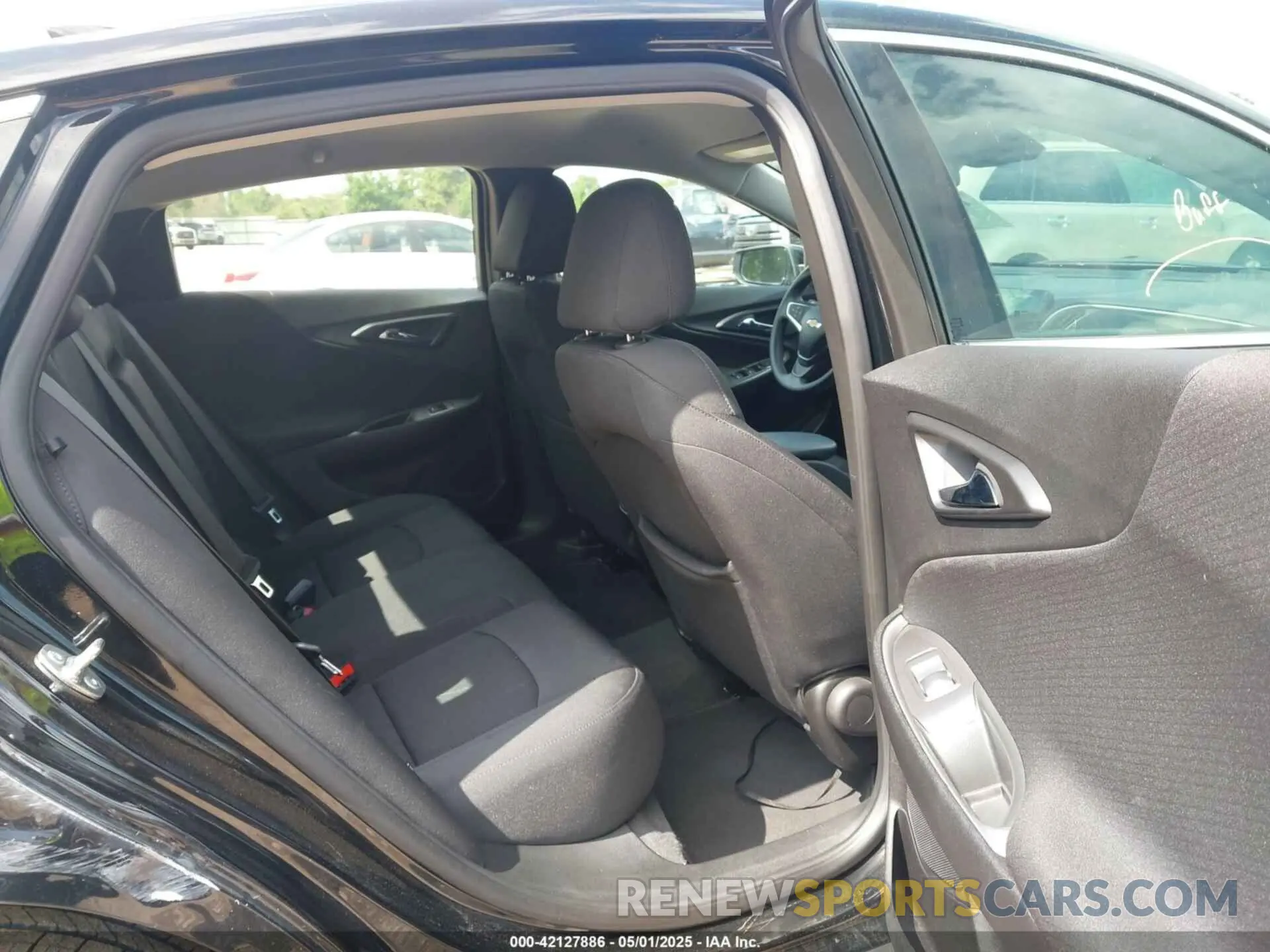 8 Photograph of a damaged car 1G1ZD5ST5SF145835 CHEVROLET MALIBU 2025