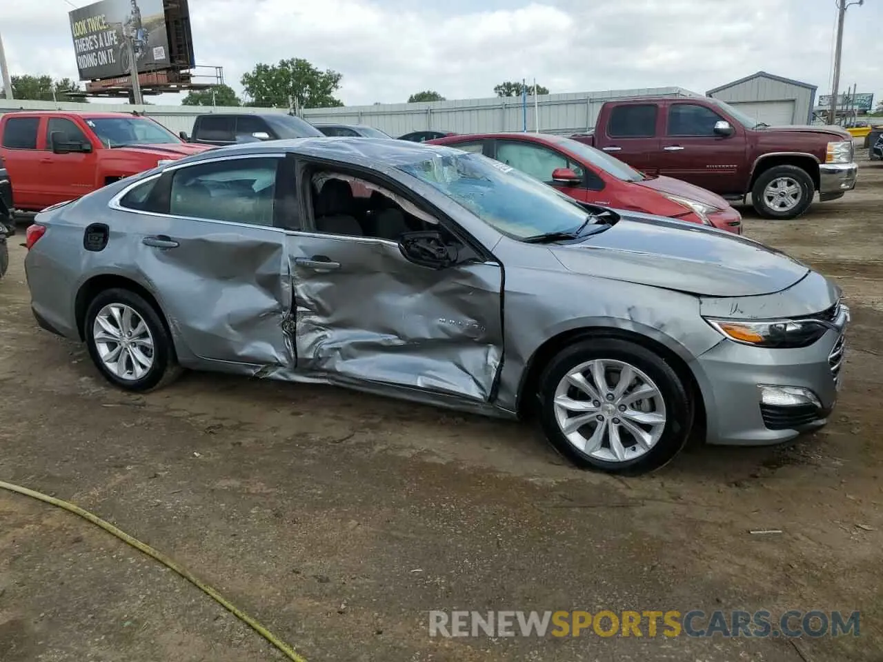 4 Photograph of a damaged car 1G1ZD5ST8SF139365 CHEVROLET MALIBU 2025