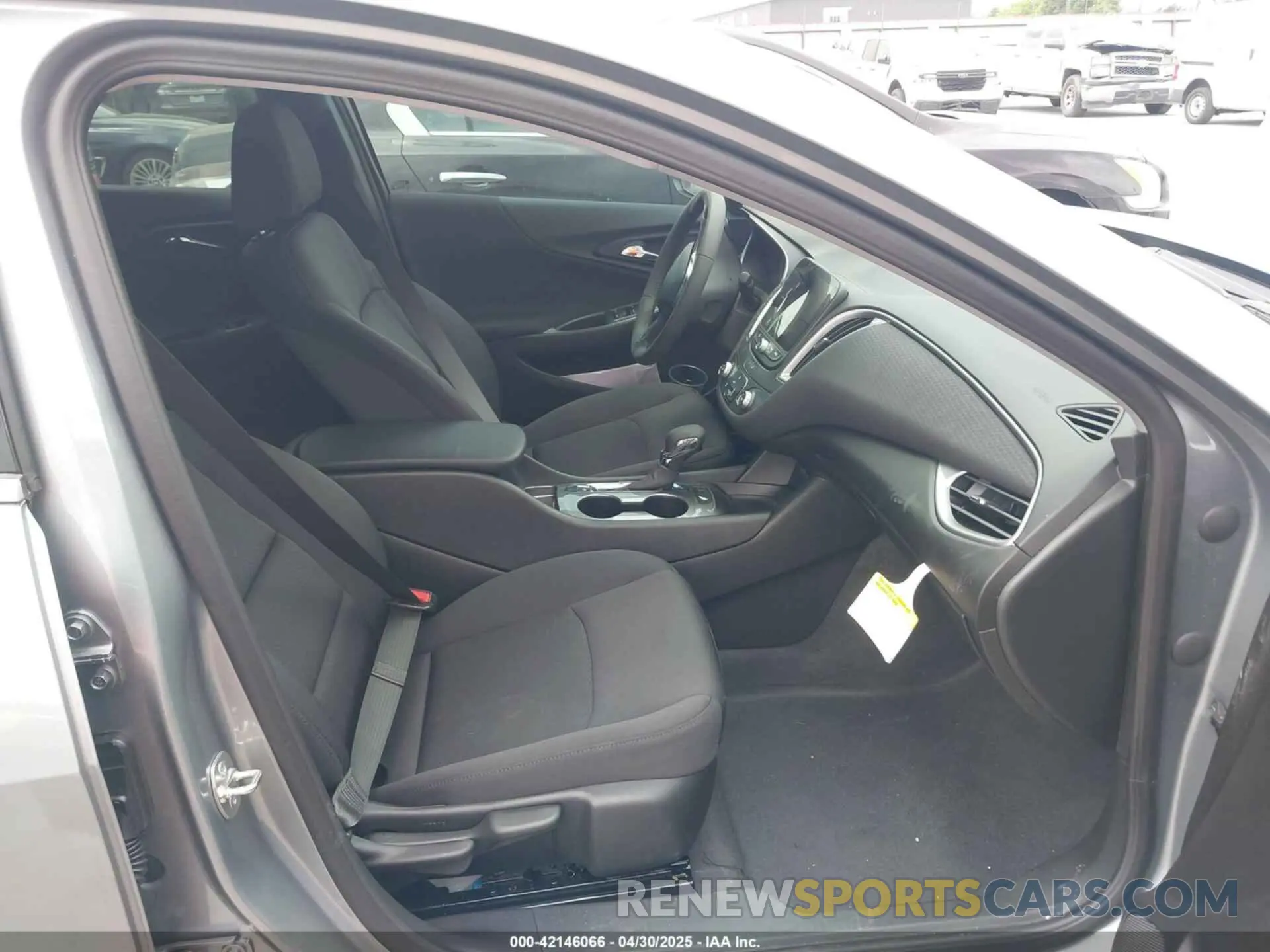 5 Photograph of a damaged car 1G1ZG5ST4SF152590 CHEVROLET MALIBU 2025