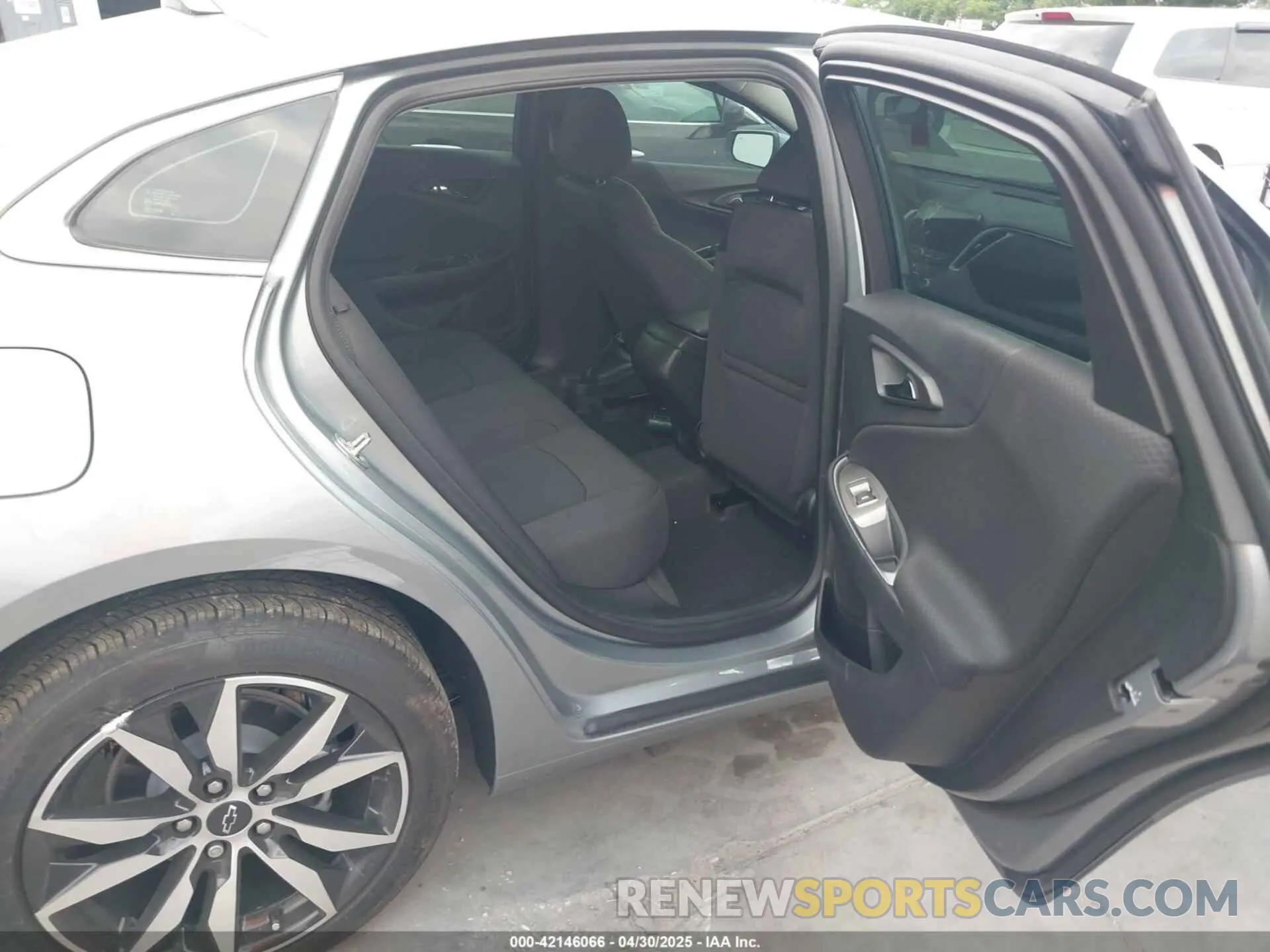 8 Photograph of a damaged car 1G1ZG5ST4SF152590 CHEVROLET MALIBU 2025