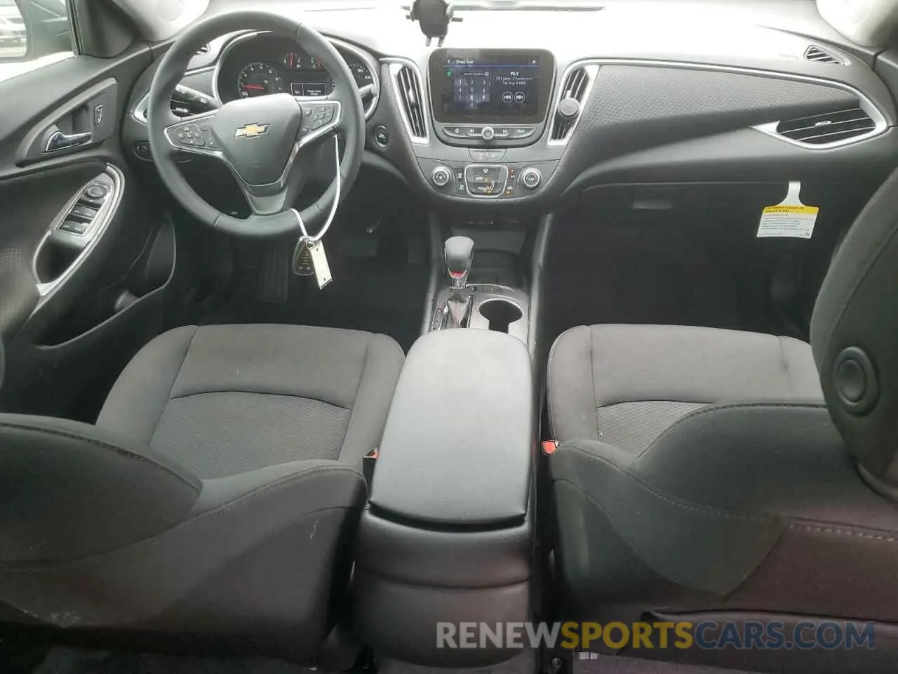 8 Photograph of a damaged car 1G1ZG5ST5SF104015 CHEVROLET MALIBU 2025