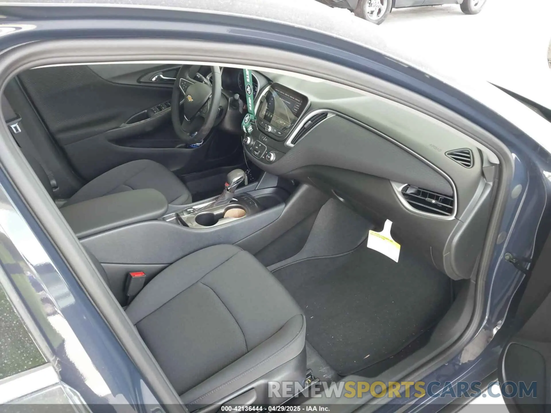 5 Photograph of a damaged car 1G1ZG5ST8SF133654 CHEVROLET MALIBU 2025