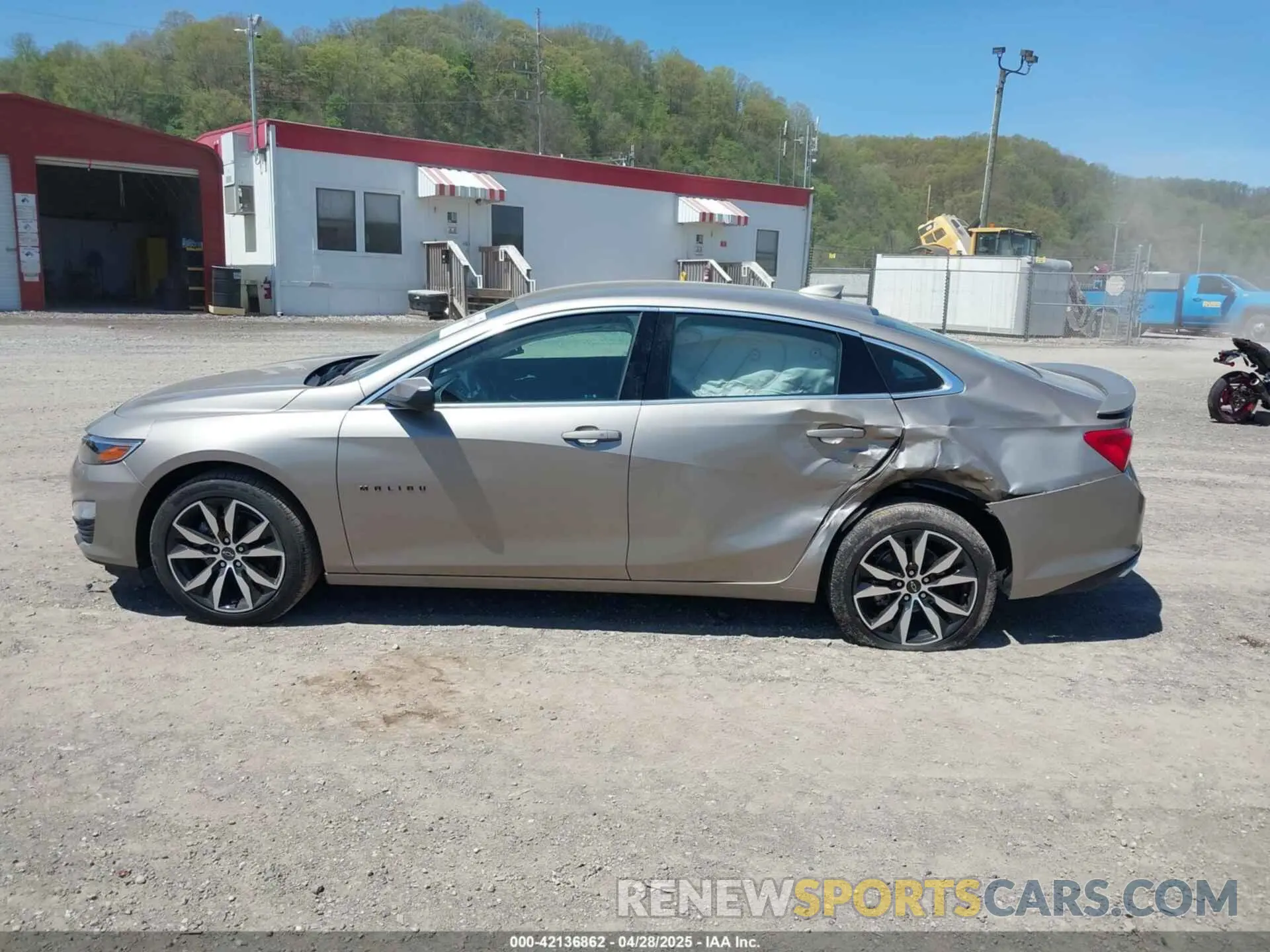 14 Photograph of a damaged car 1G1ZG5ST8SF135114 CHEVROLET MALIBU 2025