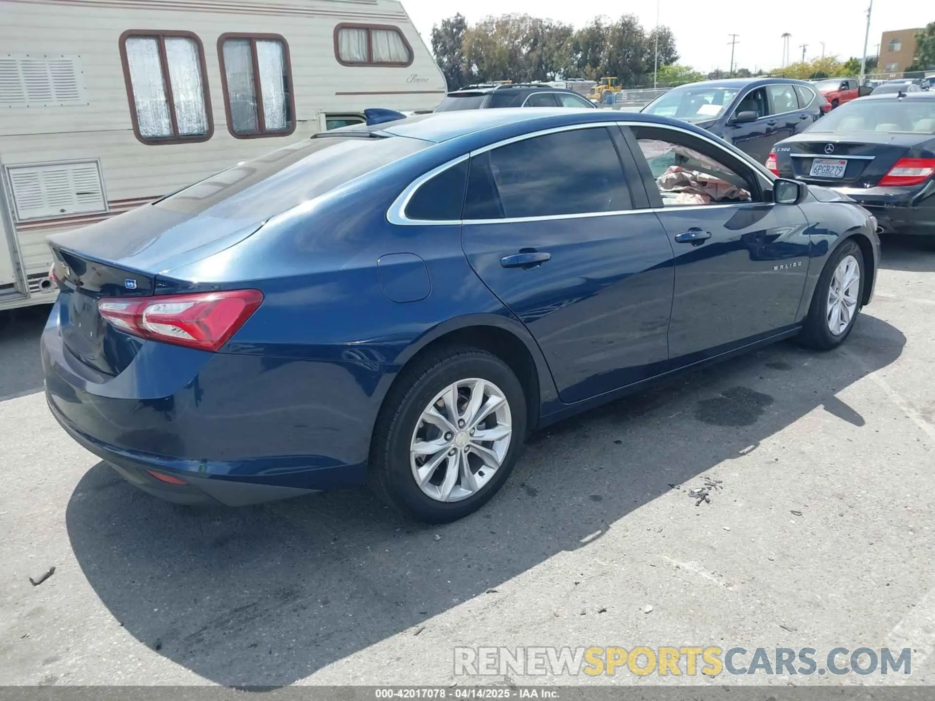 4 Photograph of a damaged car 1G1ZF5SU5KF141612 CHEVROLET MALIBU HYBRID 2019