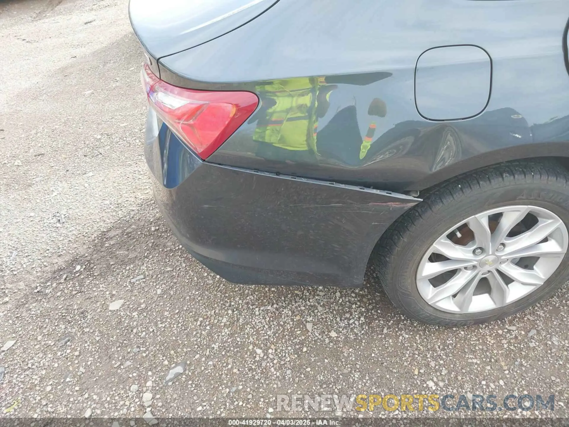 17 Photograph of a damaged car 1G1ZF5SU9KF145744 CHEVROLET MALIBU HYBRID 2019