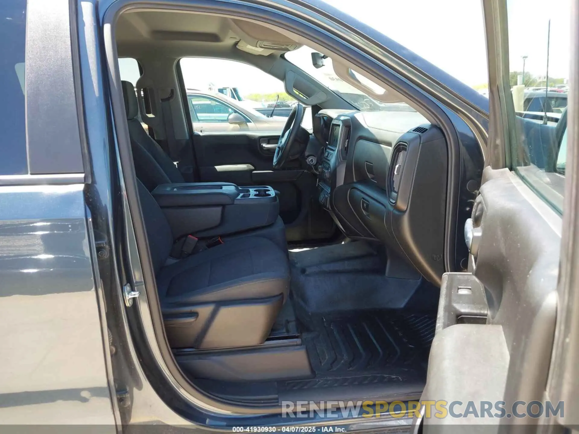 5 Photograph of a damaged car 1GCPYAEH0KZ421243 CHEVROLET SILVERADO 1500 2019