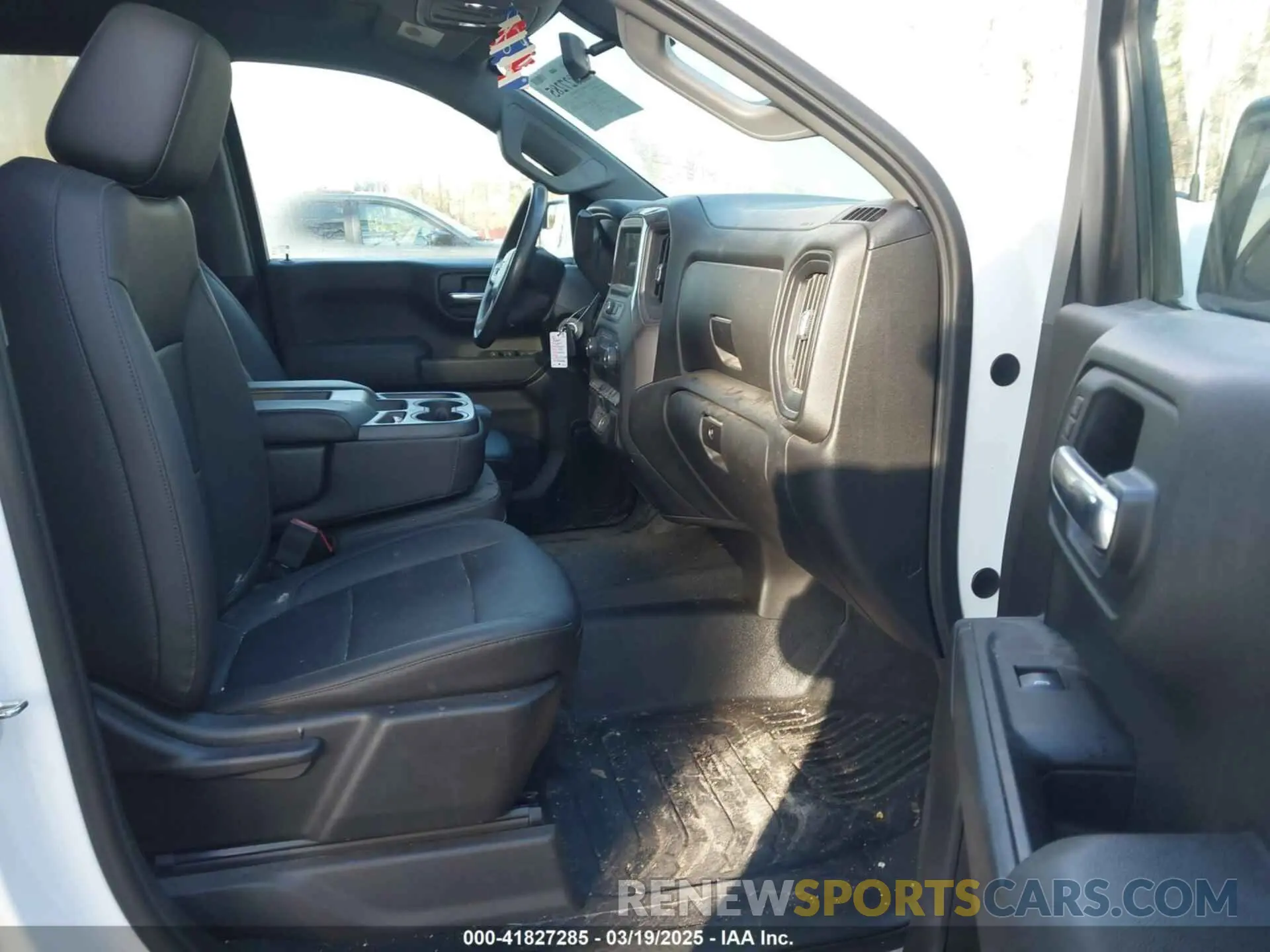 5 Photograph of a damaged car 1GCRWAEH8KZ197198 CHEVROLET SILVERADO 1500 2019