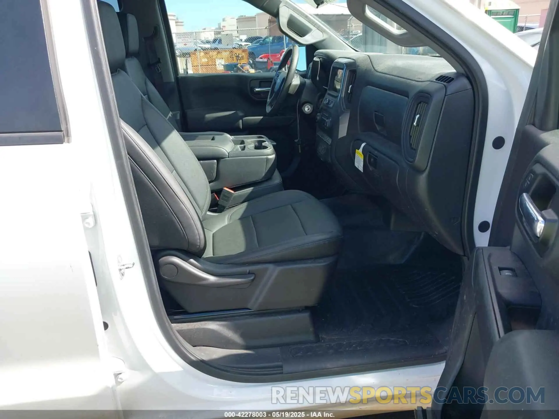 5 Photograph of a damaged car 1GCRWAEH8KZ329778 CHEVROLET SILVERADO 1500 2019