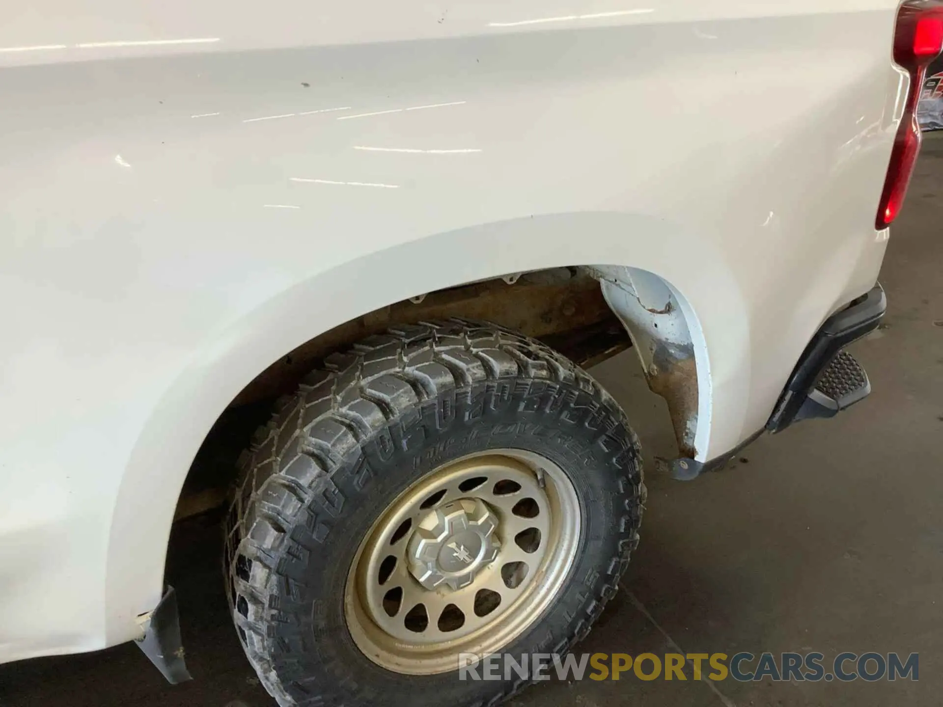 15 Photograph of a damaged car 1GCRYAEF9KZ257806 CHEVROLET SILVERADO 1500 2019