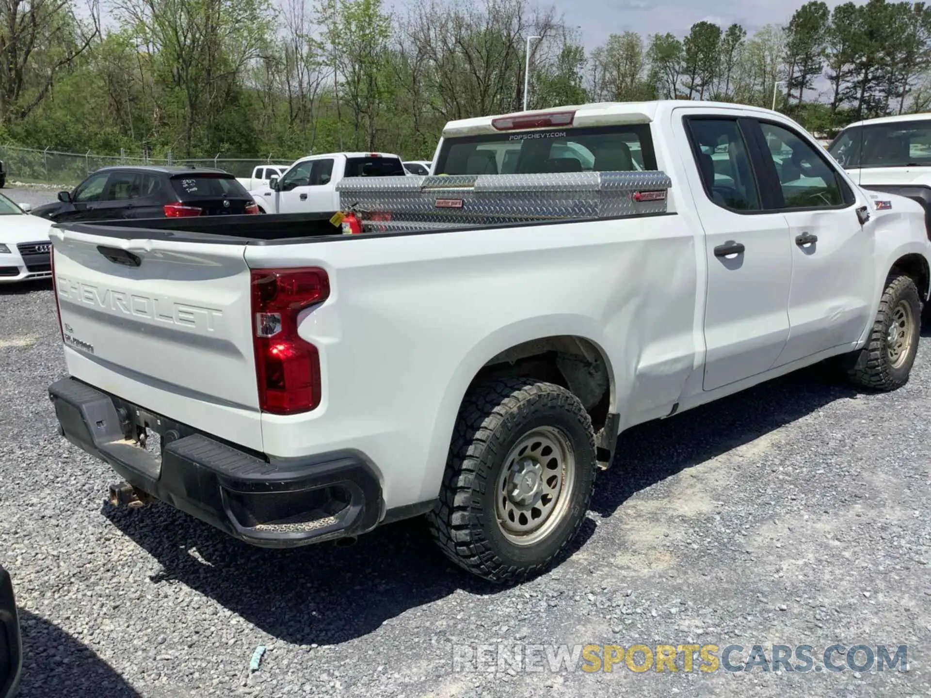 18 Photograph of a damaged car 1GCRYAEF9KZ257806 CHEVROLET SILVERADO 1500 2019
