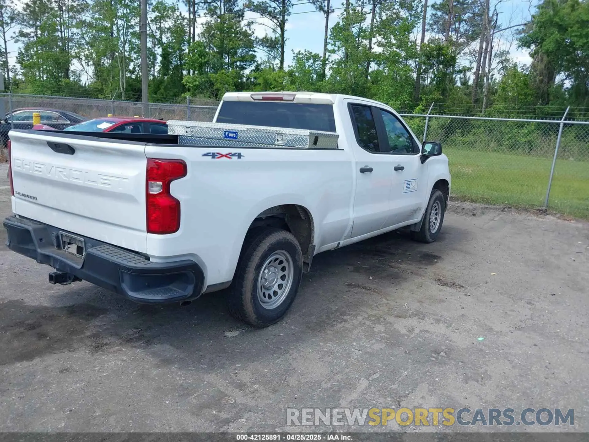 4 Photograph of a damaged car 1GCRYAEH0KZ255590 CHEVROLET SILVERADO 1500 2019