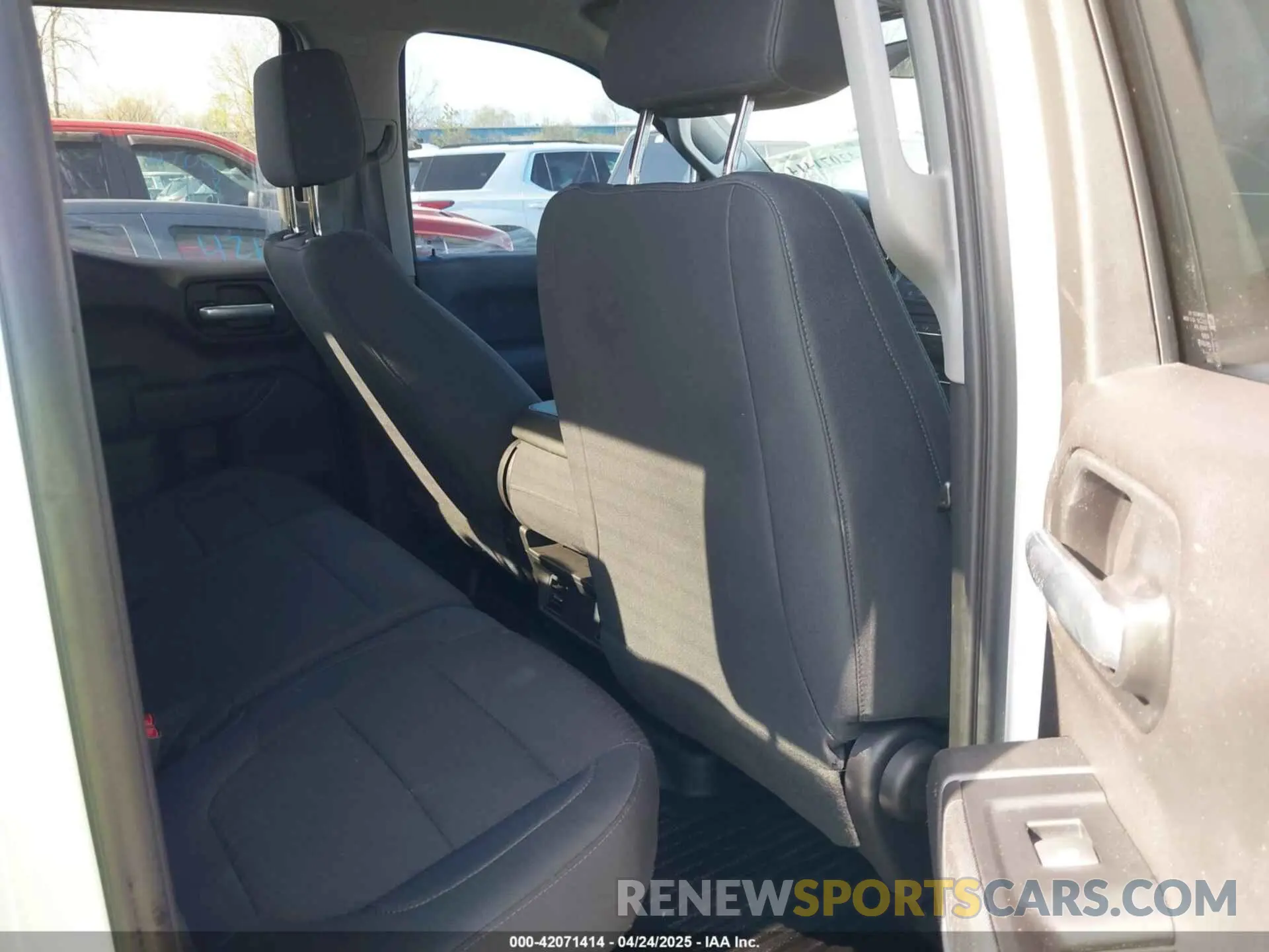 8 Photograph of a damaged car 1GCRYAEH0KZ337755 CHEVROLET SILVERADO 1500 2019