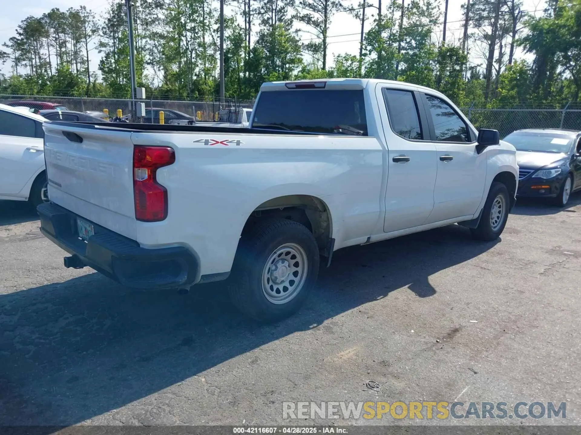 4 Photograph of a damaged car 1GCRYAEH3KZ392586 CHEVROLET SILVERADO 1500 2019