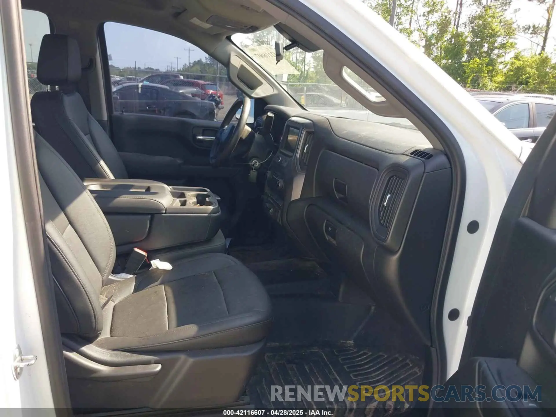 5 Photograph of a damaged car 1GCRYAEH3KZ392586 CHEVROLET SILVERADO 1500 2019