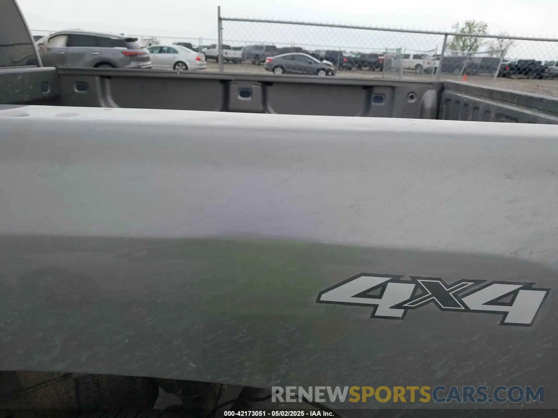 18 Photograph of a damaged car 1GCRYAEH5KZ398485 CHEVROLET SILVERADO 1500 2019
