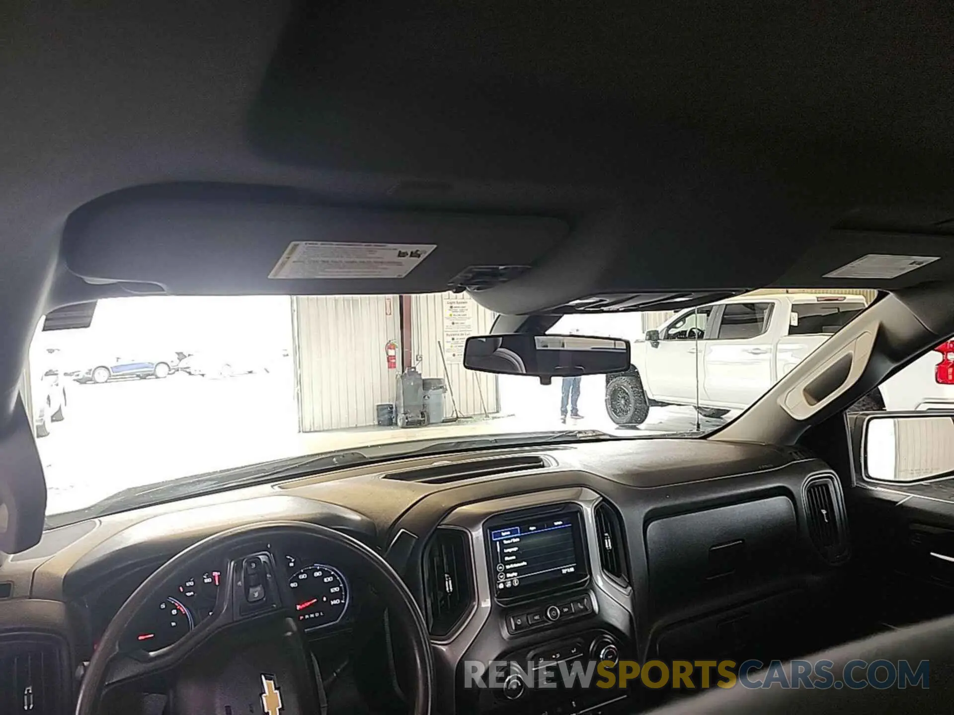 18 Photograph of a damaged car 1GCRYAEH9KZ404482 CHEVROLET SILVERADO 1500 2019