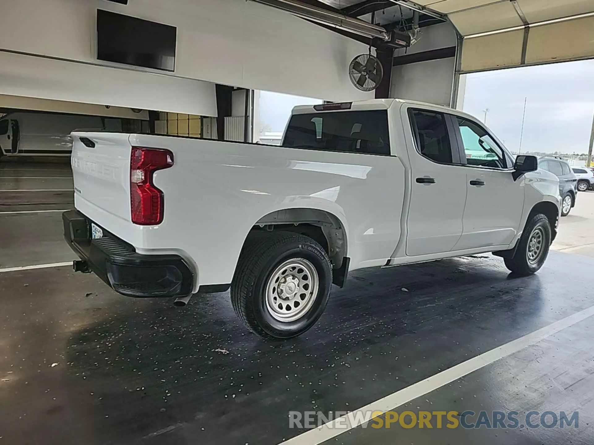 24 Photograph of a damaged car 1GCRYAEH9KZ404482 CHEVROLET SILVERADO 1500 2019
