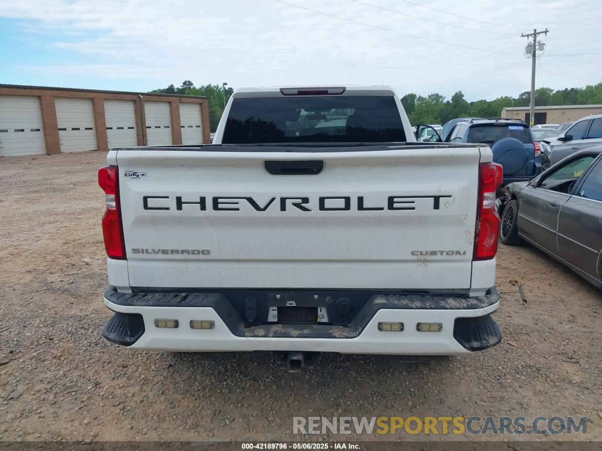 17 Photograph of a damaged car 1GCRYBEH2KZ403678 CHEVROLET SILVERADO 1500 2019