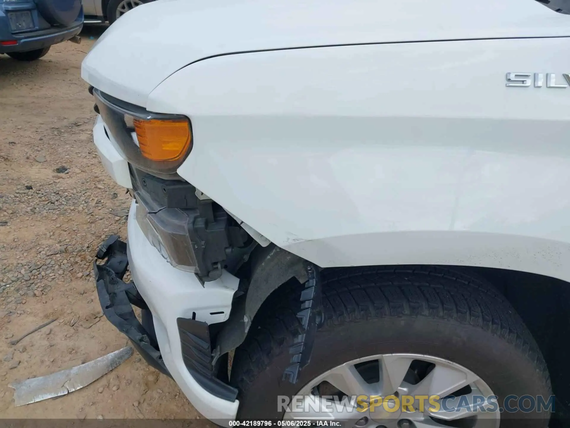 18 Photograph of a damaged car 1GCRYBEH2KZ403678 CHEVROLET SILVERADO 1500 2019