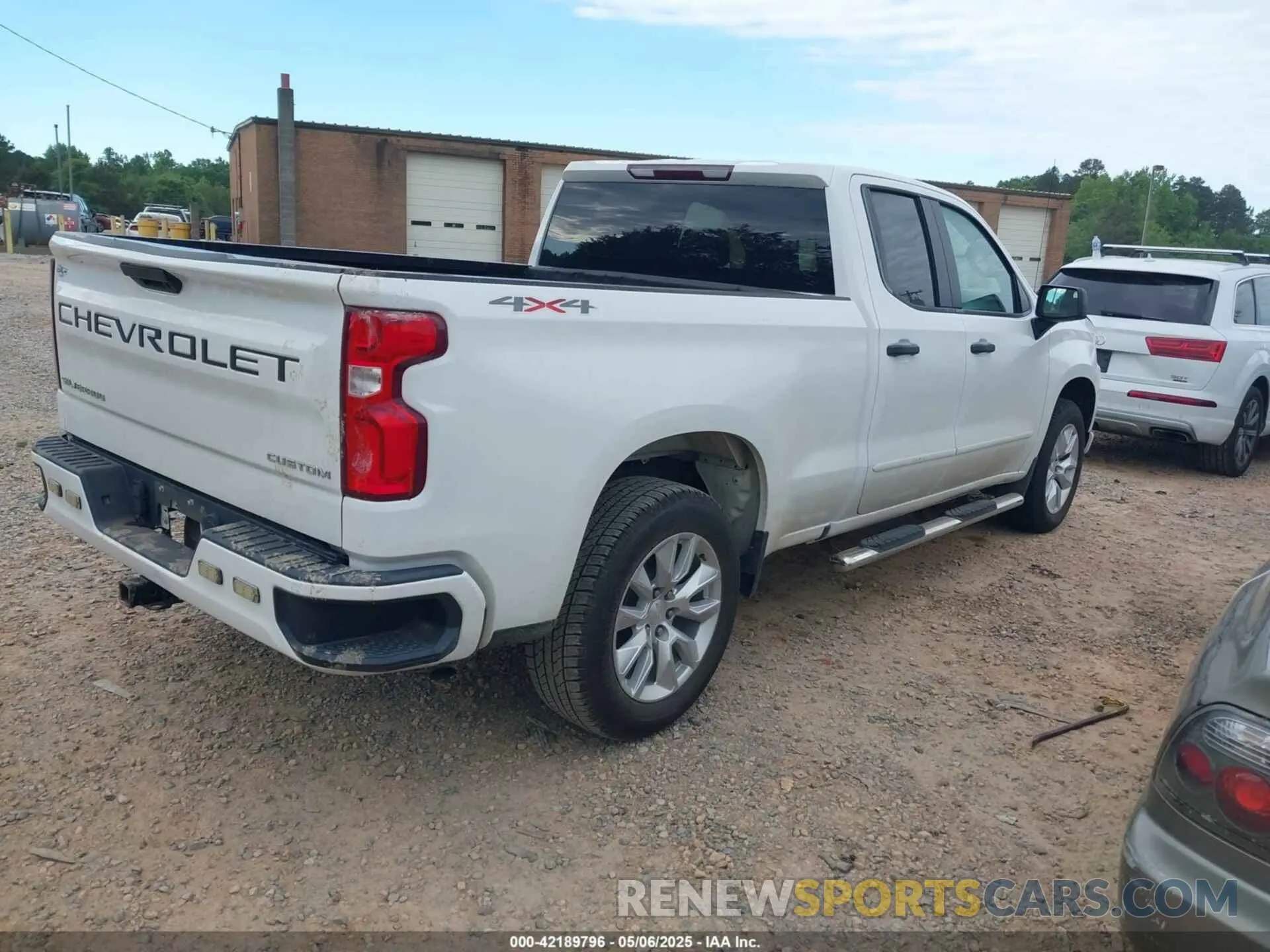4 Photograph of a damaged car 1GCRYBEH2KZ403678 CHEVROLET SILVERADO 1500 2019