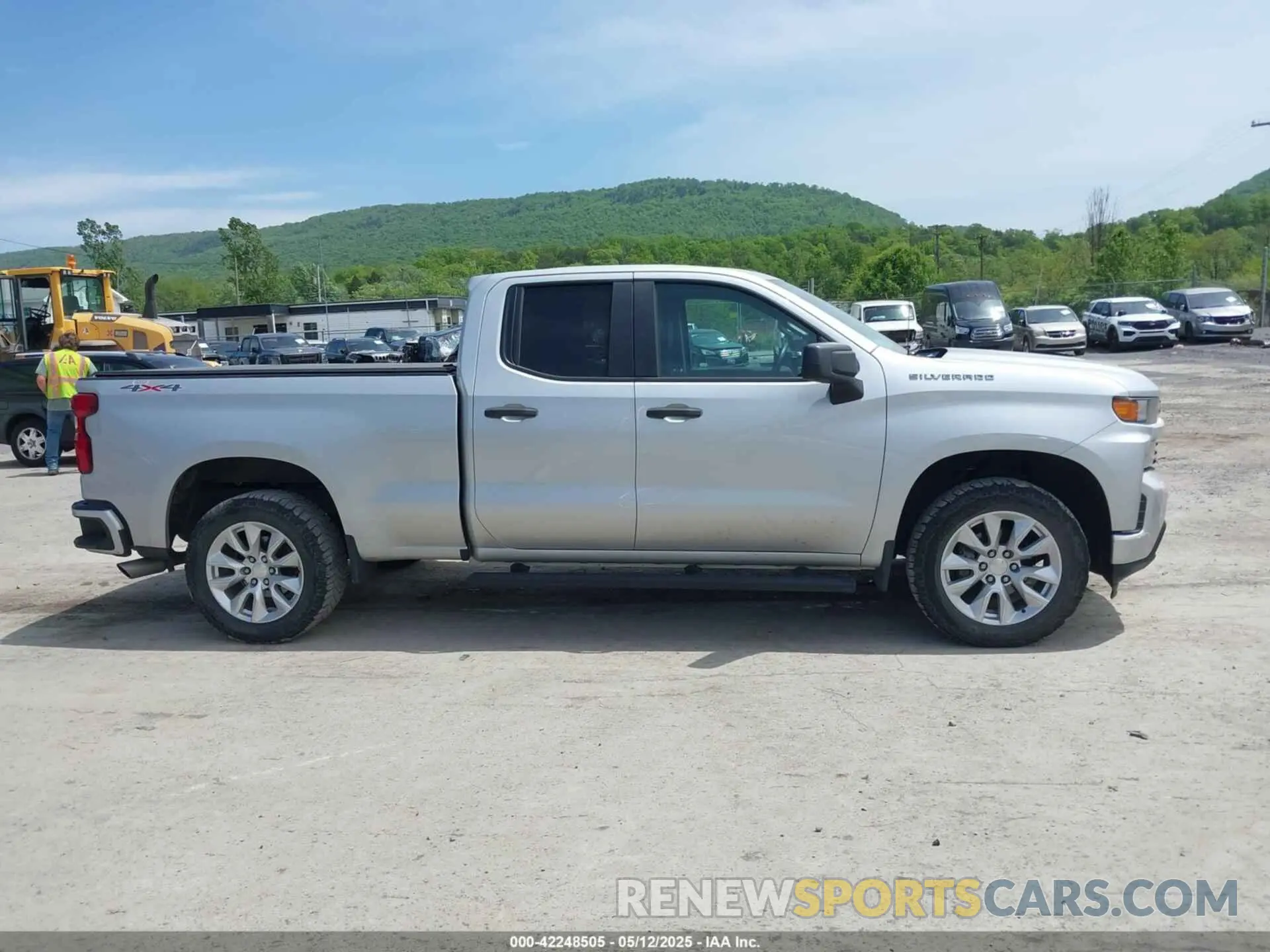 13 Photograph of a damaged car 1GCRYBEH3KZ266704 CHEVROLET SILVERADO 1500 2019