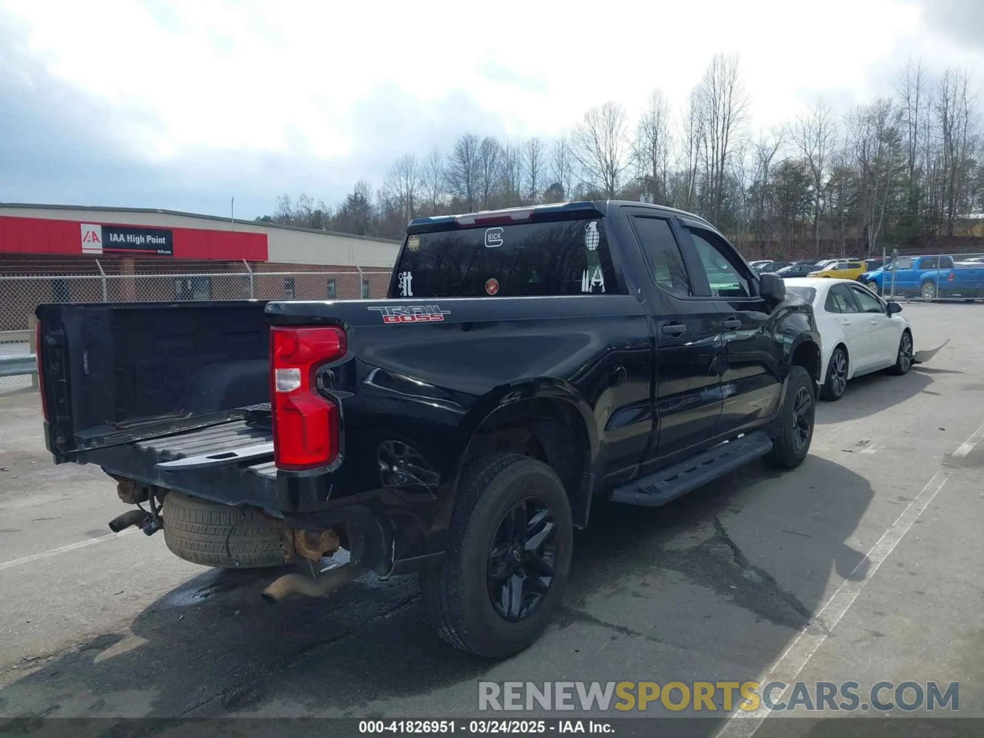 4 Photograph of a damaged car 1GCRYCEF0KZ235480 CHEVROLET SILVERADO 1500 2019