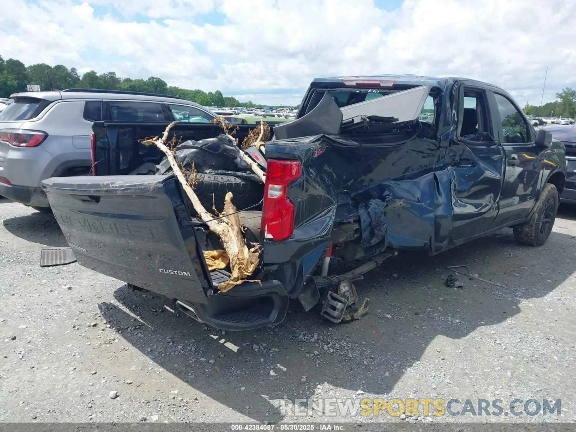 4 Photograph of a damaged car 1GCRYCEF8KZ199487 CHEVROLET SILVERADO 1500 2019