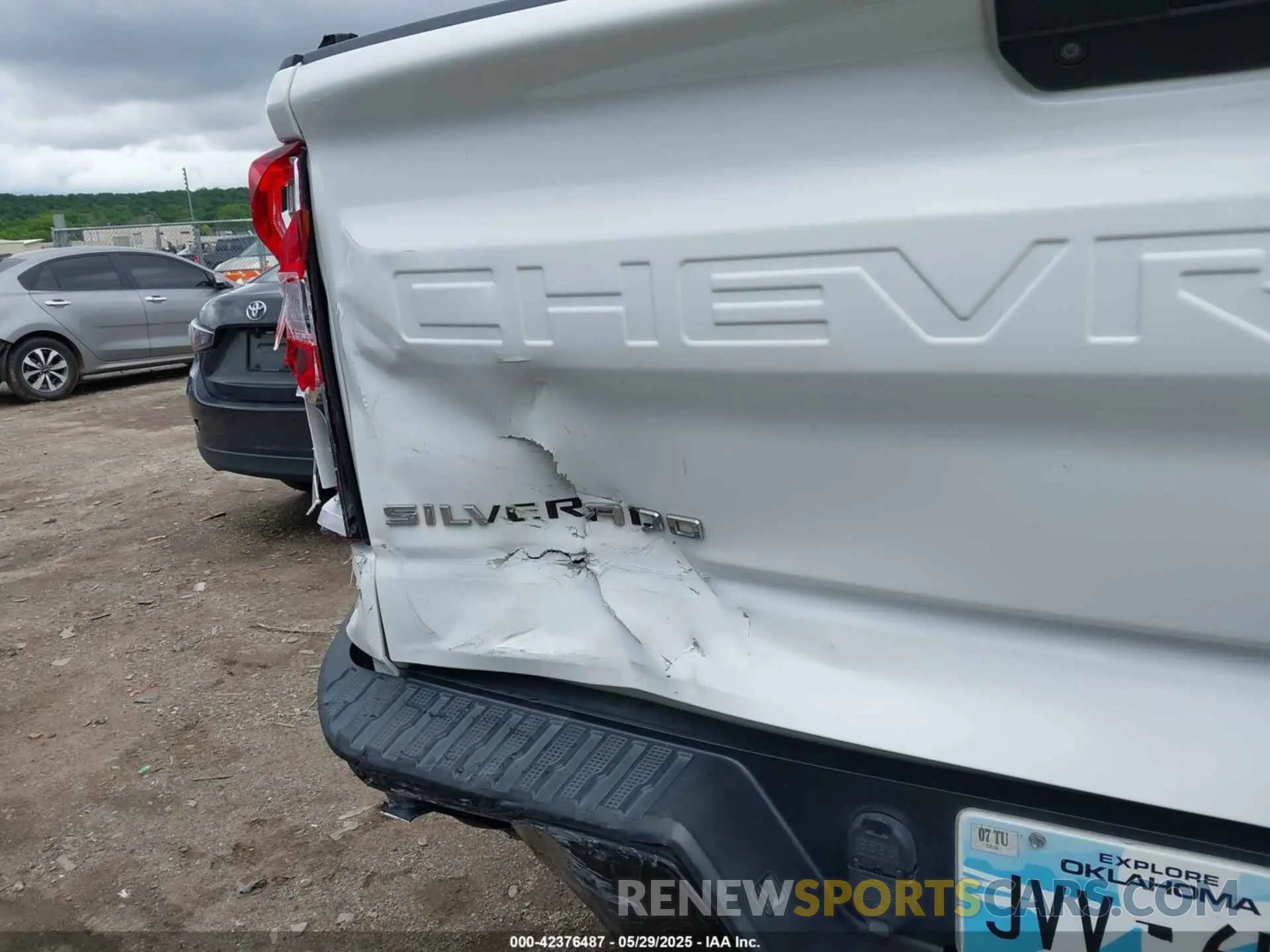 12 Photograph of a damaged car 1GCRYCEF9KZ335853 CHEVROLET SILVERADO 1500 2019