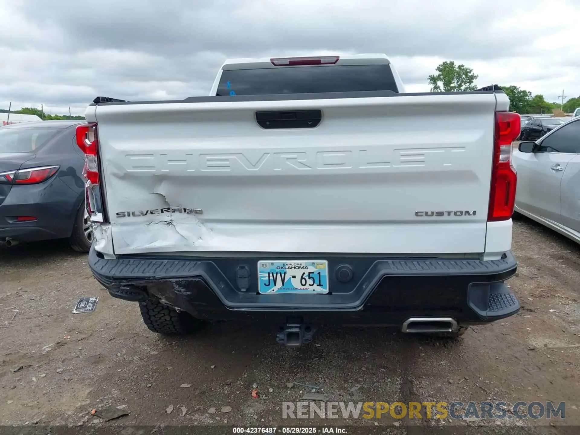 17 Photograph of a damaged car 1GCRYCEF9KZ335853 CHEVROLET SILVERADO 1500 2019