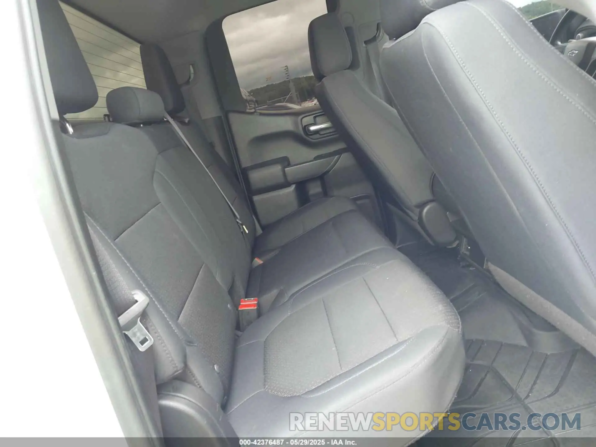 8 Photograph of a damaged car 1GCRYCEF9KZ335853 CHEVROLET SILVERADO 1500 2019