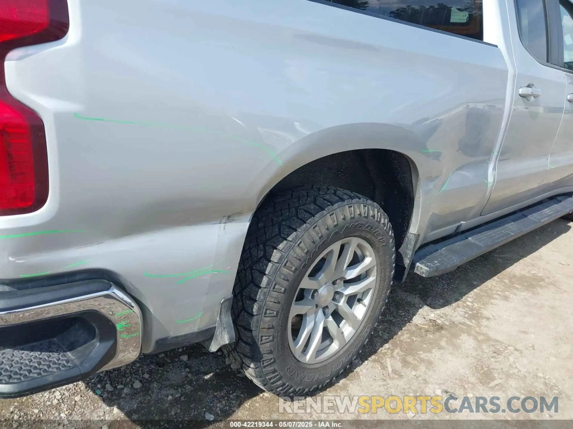 18 Photograph of a damaged car 1GCRYDED6KZ354204 CHEVROLET SILVERADO 1500 2019