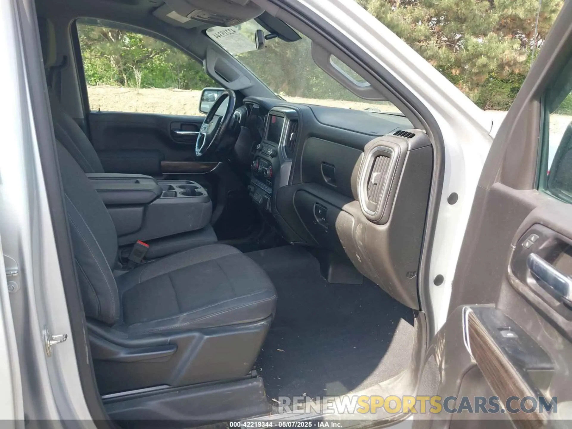 5 Photograph of a damaged car 1GCRYDED6KZ354204 CHEVROLET SILVERADO 1500 2019