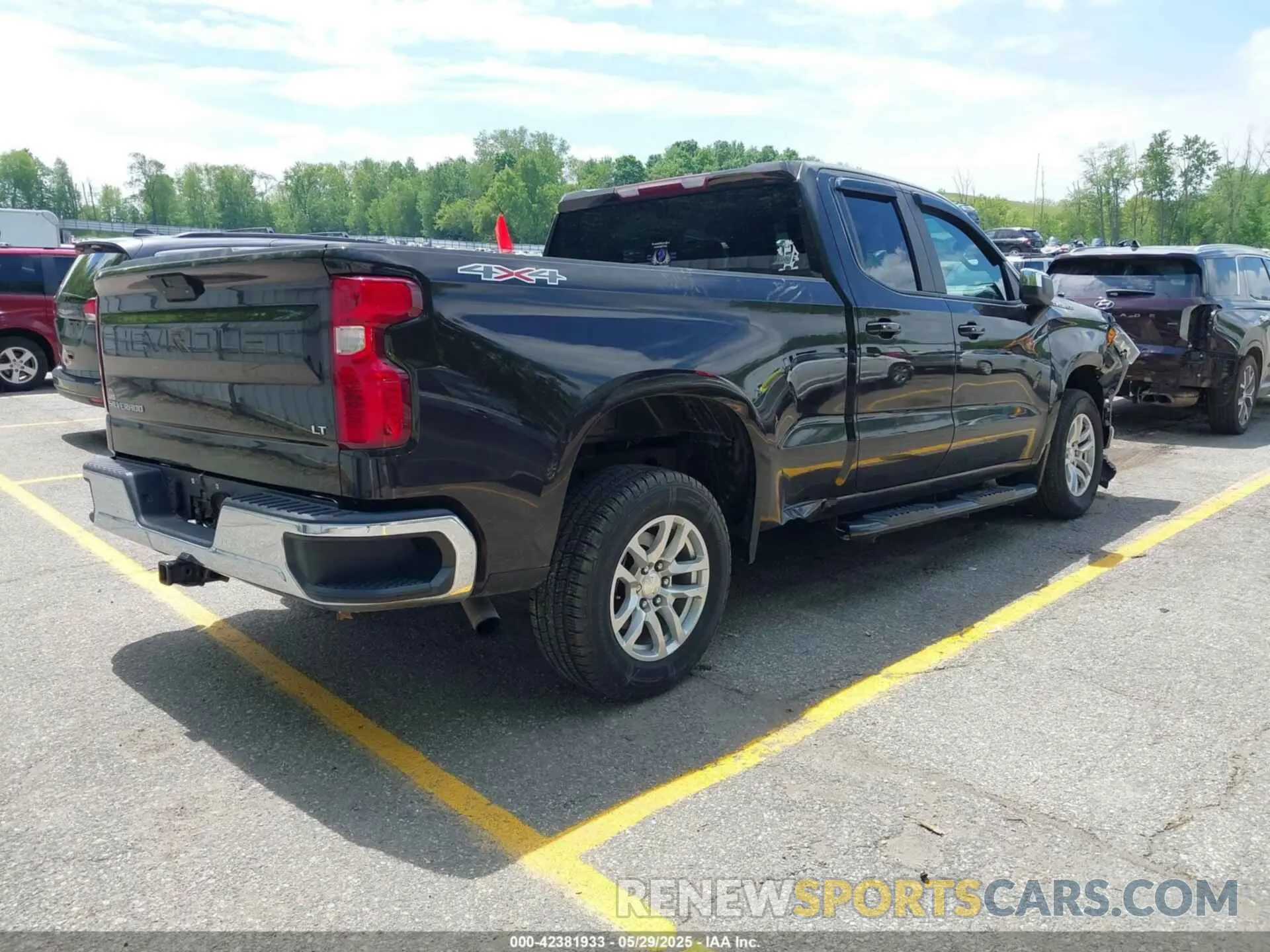 4 Photograph of a damaged car 1GCRYDEK0KZ187580 CHEVROLET SILVERADO 1500 2019