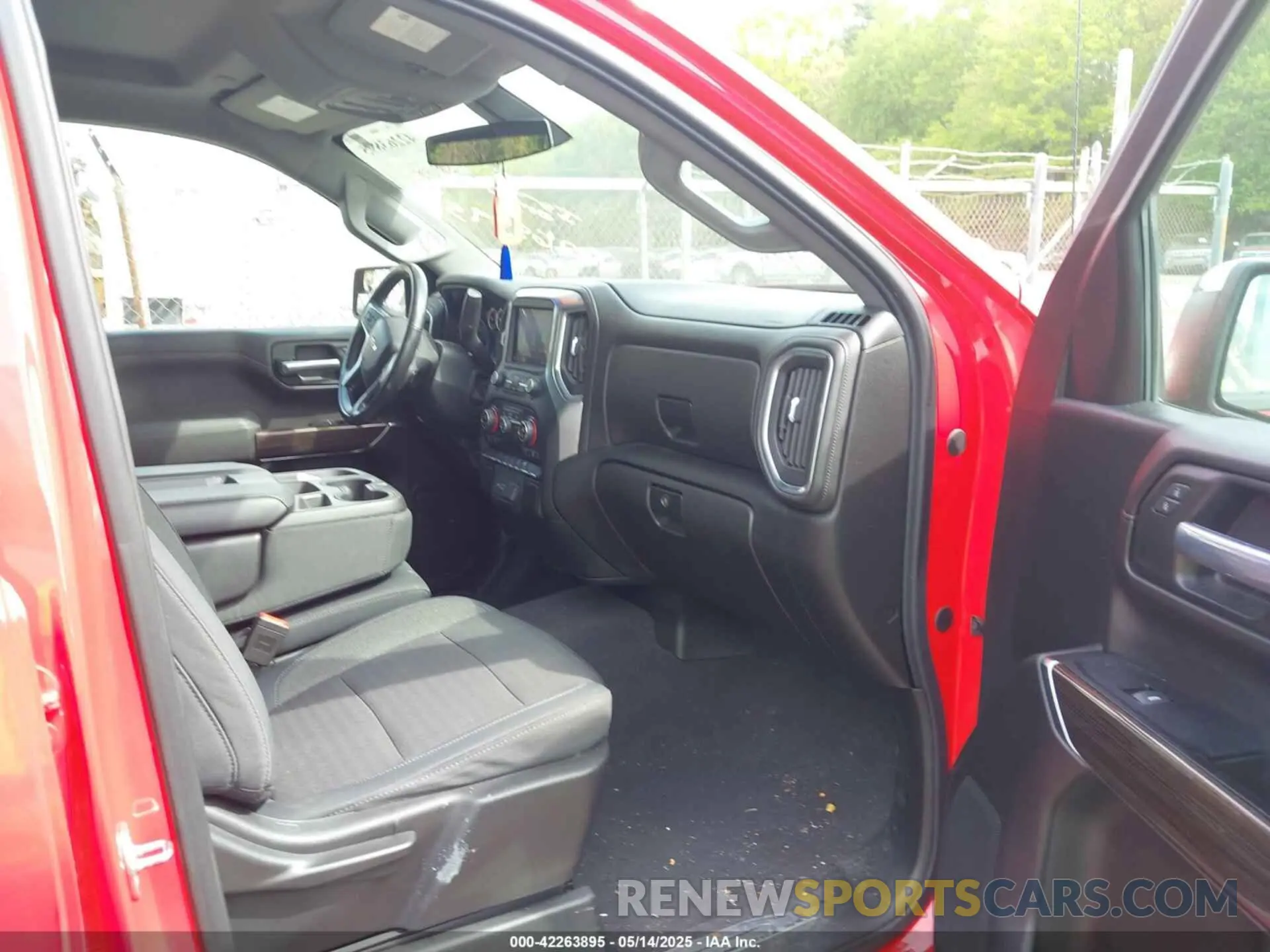 5 Photograph of a damaged car 1GCRYDEK8KZ285305 CHEVROLET SILVERADO 1500 2019