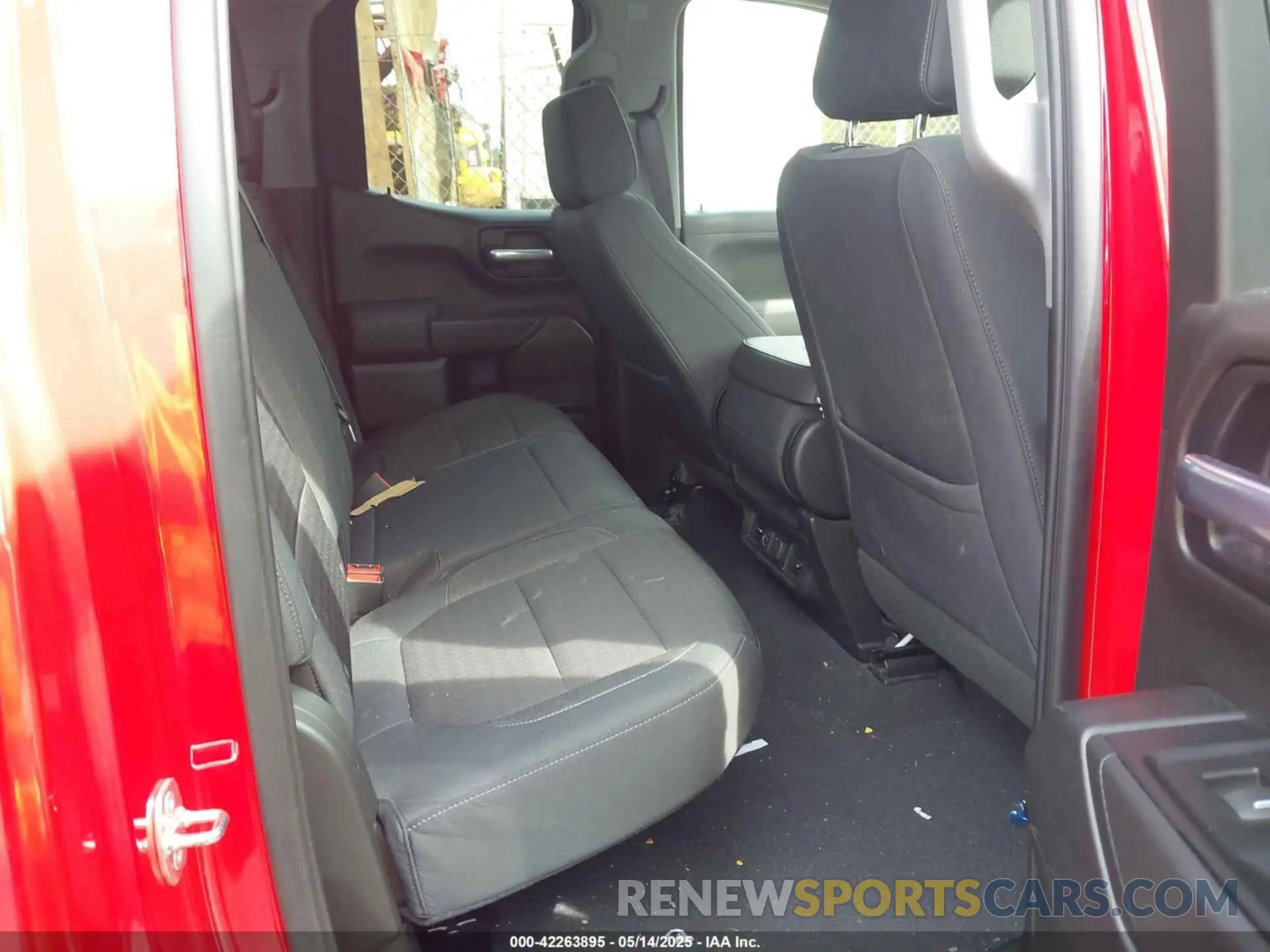 8 Photograph of a damaged car 1GCRYDEK8KZ285305 CHEVROLET SILVERADO 1500 2019