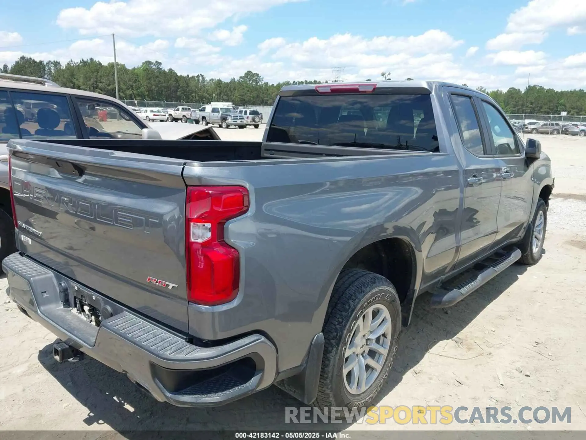 4 Photograph of a damaged car 1GCRYEED8KZ232546 CHEVROLET SILVERADO 1500 2019