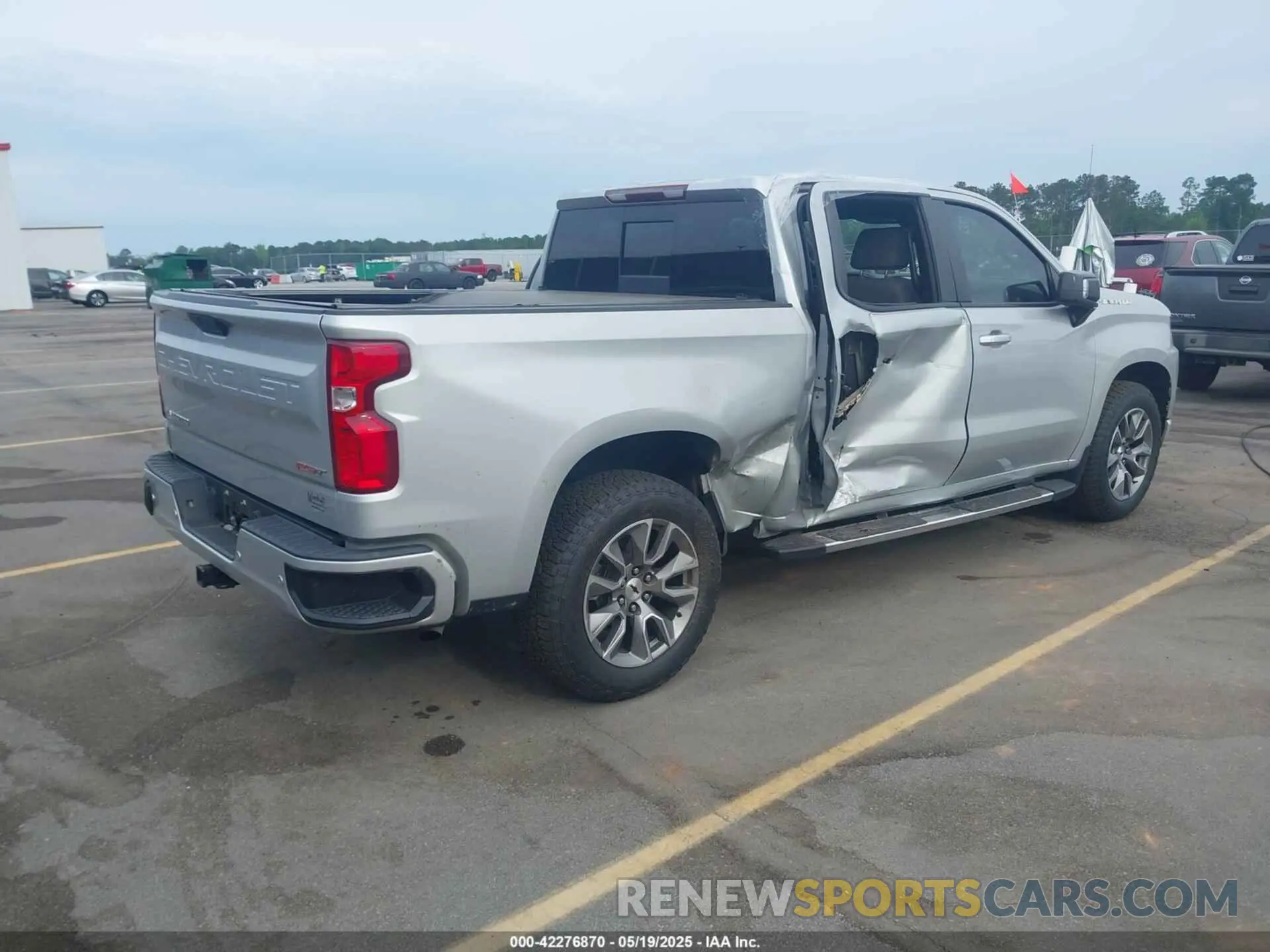 4 Photograph of a damaged car 1GCUWDED8KZ112529 CHEVROLET SILVERADO 1500 2019