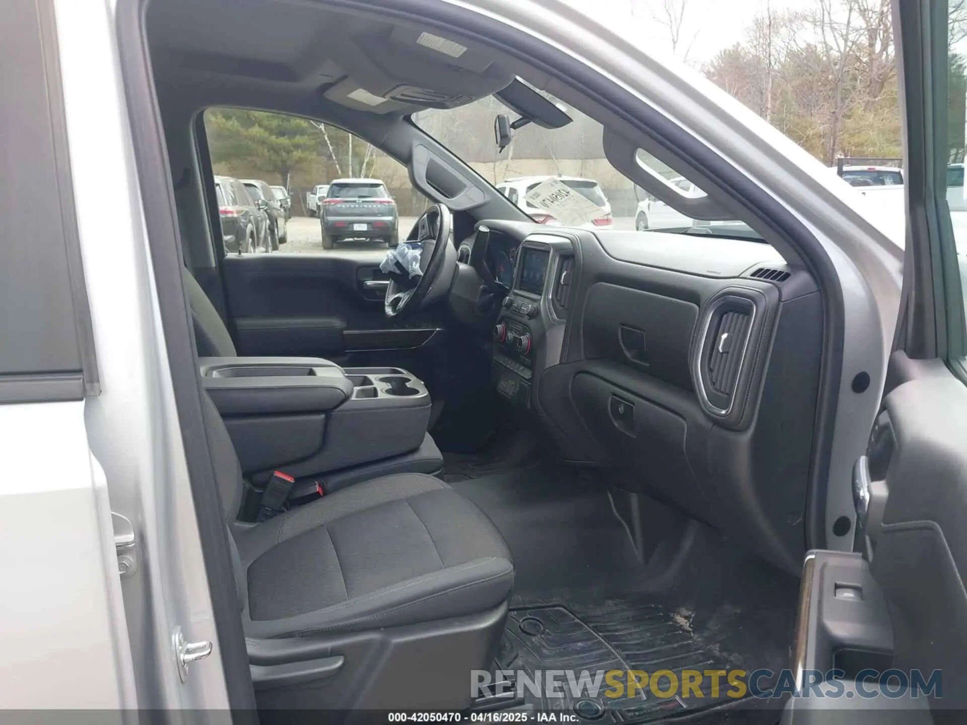 5 Photograph of a damaged car 1GCUYDED1KZ111474 CHEVROLET SILVERADO 1500 2019